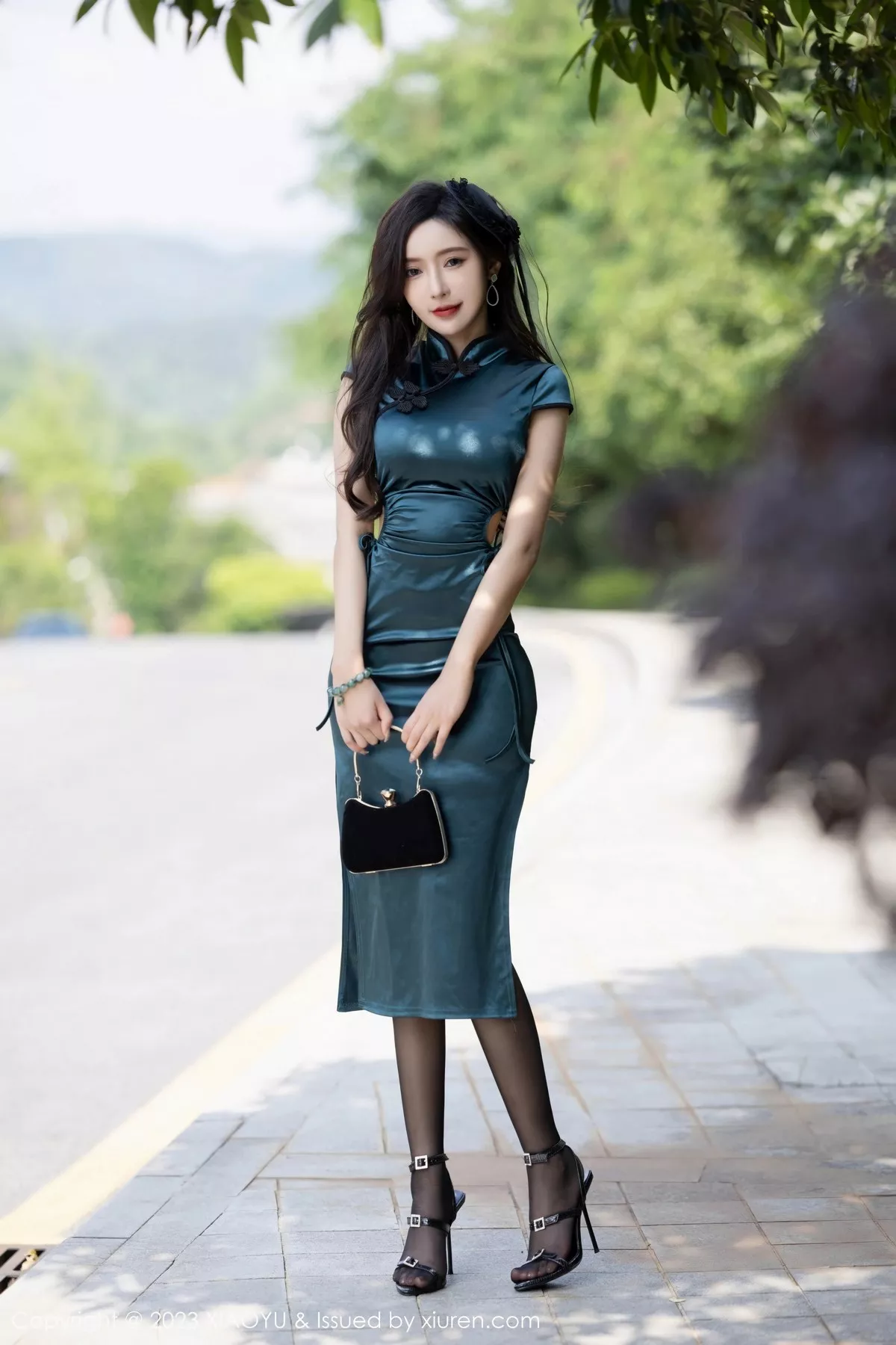 秀人集.com_[XiaoYu画语界]Vol.1048_女神王馨瑶yanni暗绿色旗袍露黑色蕾丝内衣秀曼妙身姿诱惑写真84P