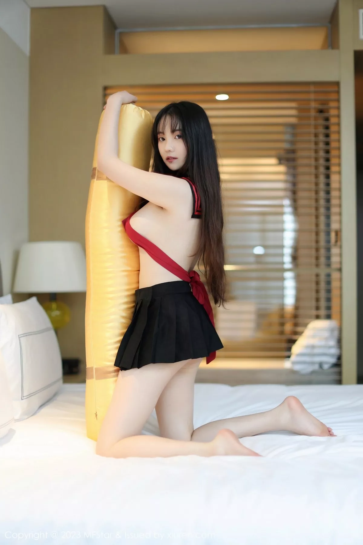 秀人集.com_[MFStar模范学院]Vol.622_模特揉揉肉肉性感红色情趣衣配黑短裙秀丰满身材惹火诱惑写真49P