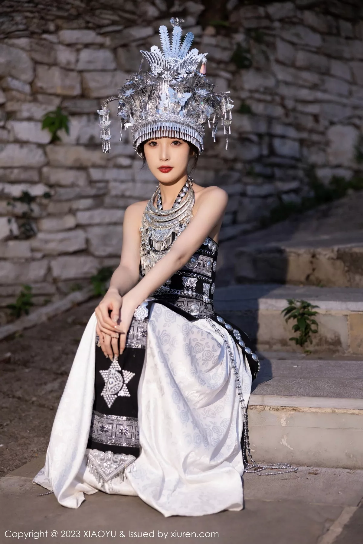 秀人集.com_[XiaoYu画语界]Vol.1071_模特林星阑性感浅色薄纱服饰+蓝杏色旗袍服秀曼妙身姿诱惑写真93P