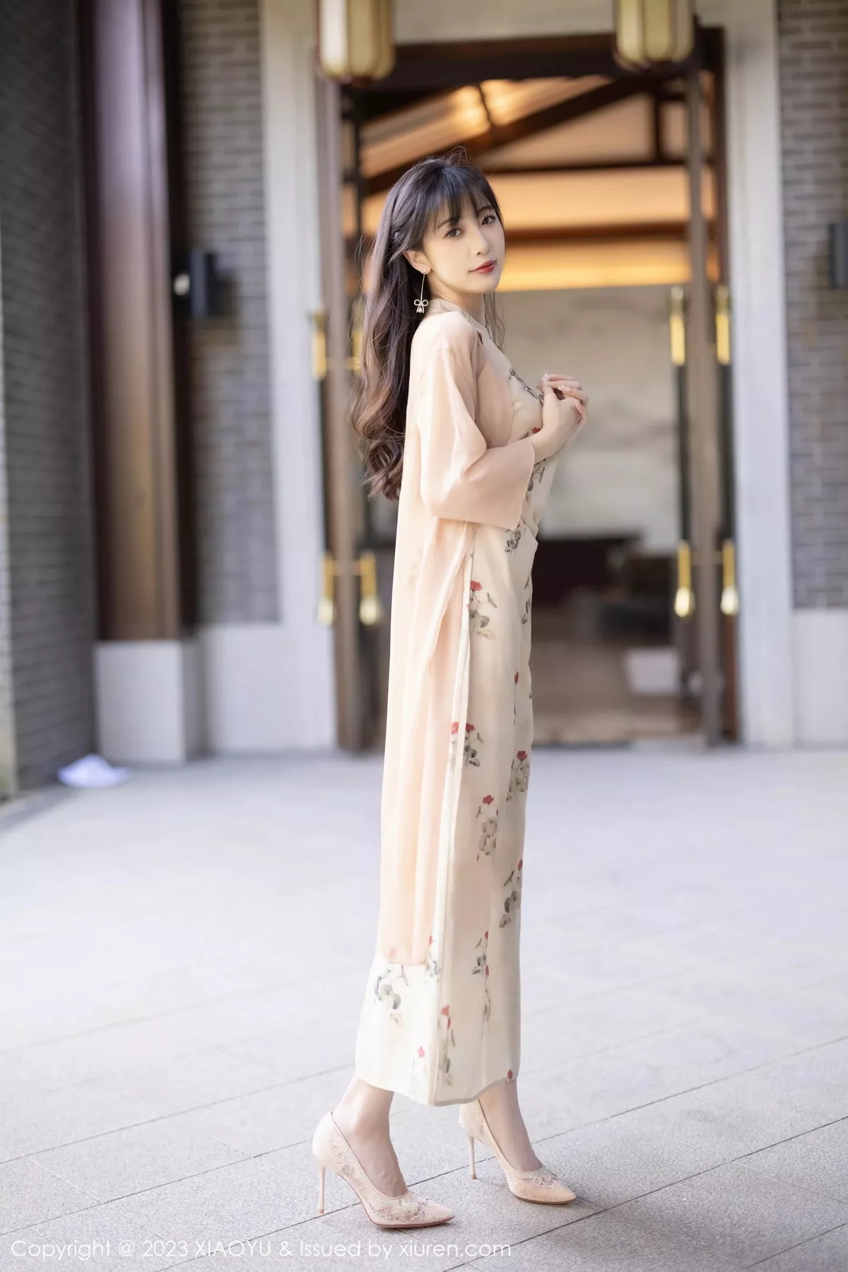 秀人集.com_[XiaoYu画语界]Vol.1071_模特林星阑性感浅色薄纱服饰+蓝杏色旗袍服秀曼妙身姿诱惑写真93P