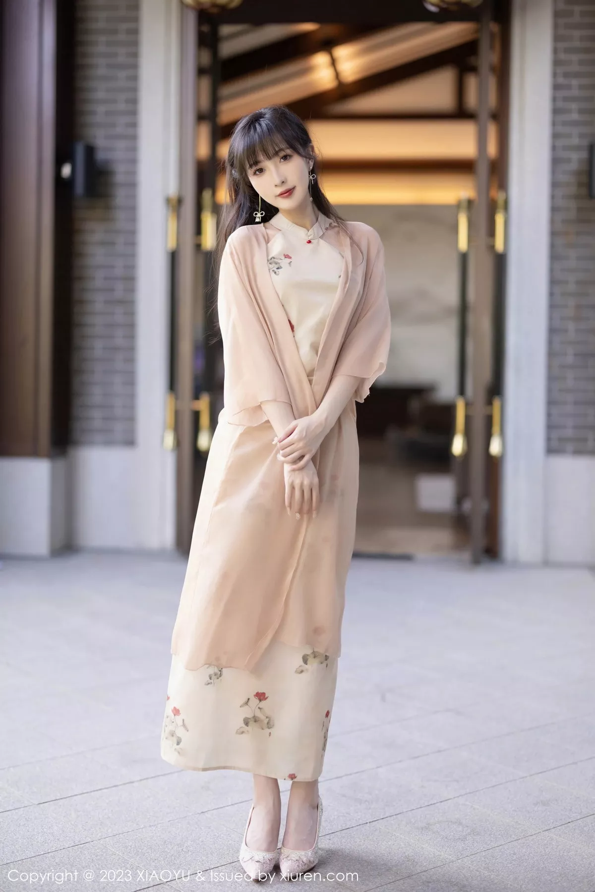 秀人集.com_[XiaoYu画语界]Vol.1071_模特林星阑性感浅色薄纱服饰+蓝杏色旗袍服秀曼妙身姿诱惑写真93P