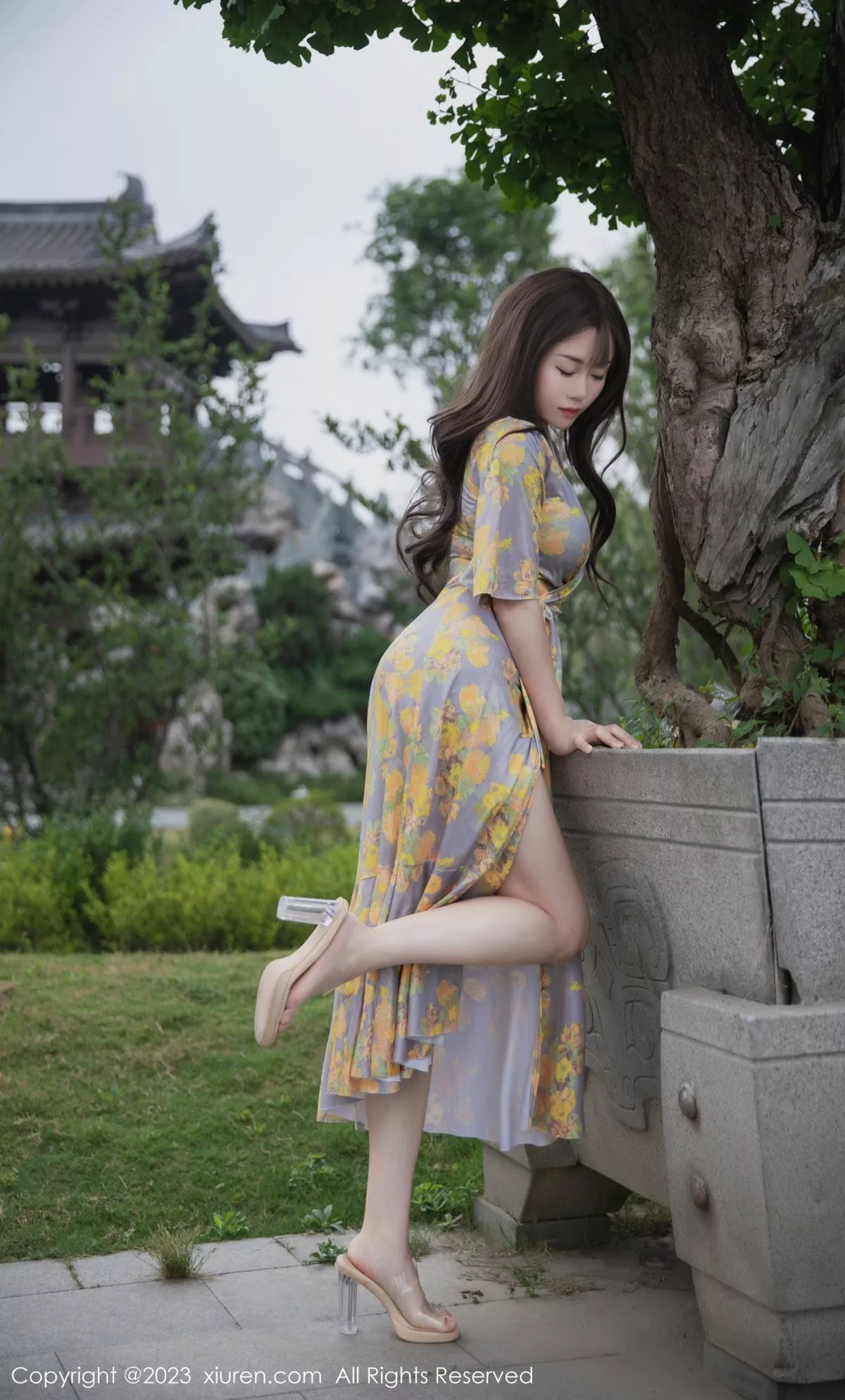 秀人集.com_[XiuRen秀人网]No.6949_模特严利娅Yuliya性感黄灰色睡裙半撩秀翘臀美腿惹火诱惑写真84P