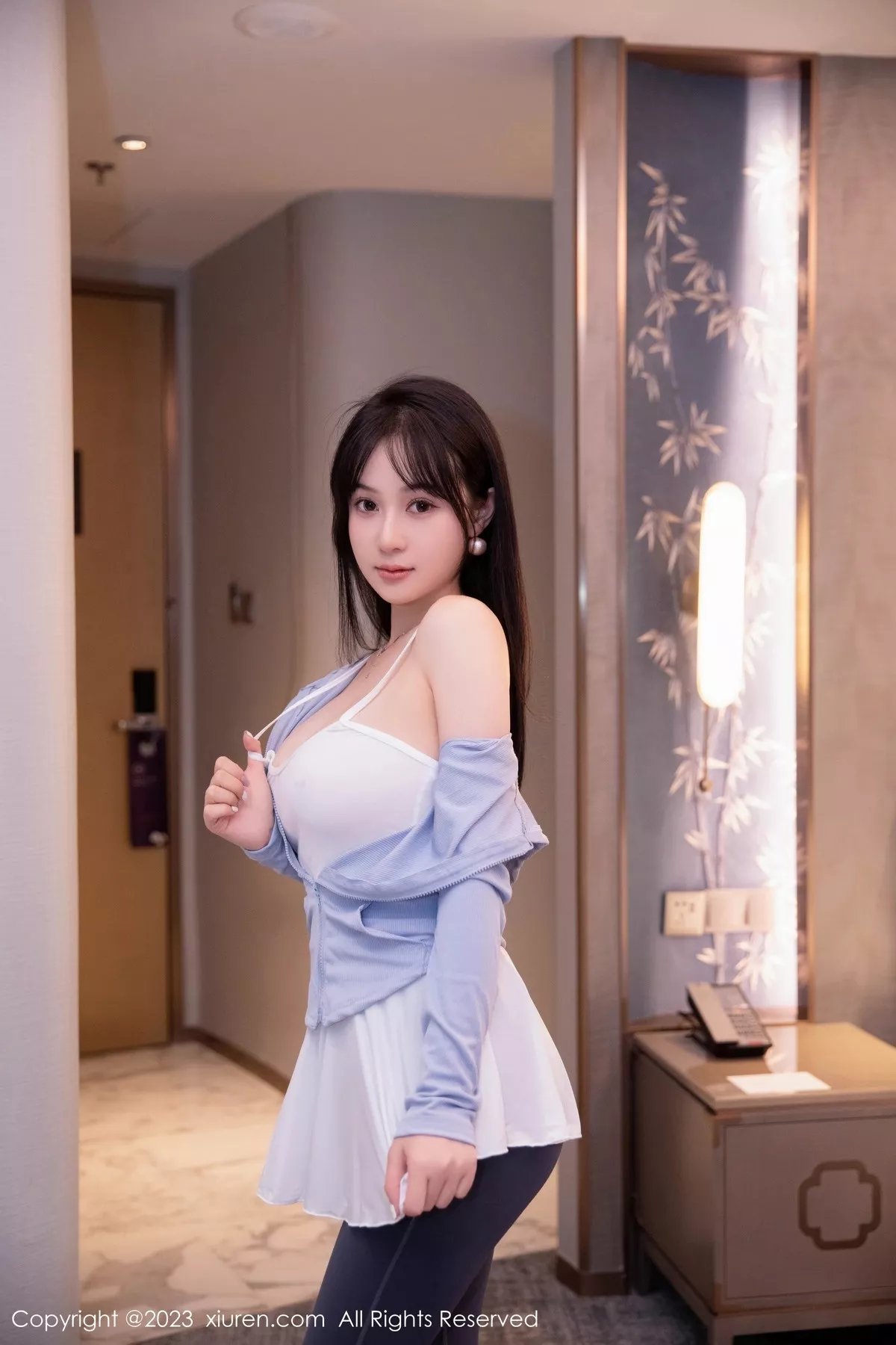 秀人集.com_[XiuRen秀人网]No.6968_模特柚琪Rich浴室场景性感白色轻透吊带服秀丰满身材诱惑写真83P