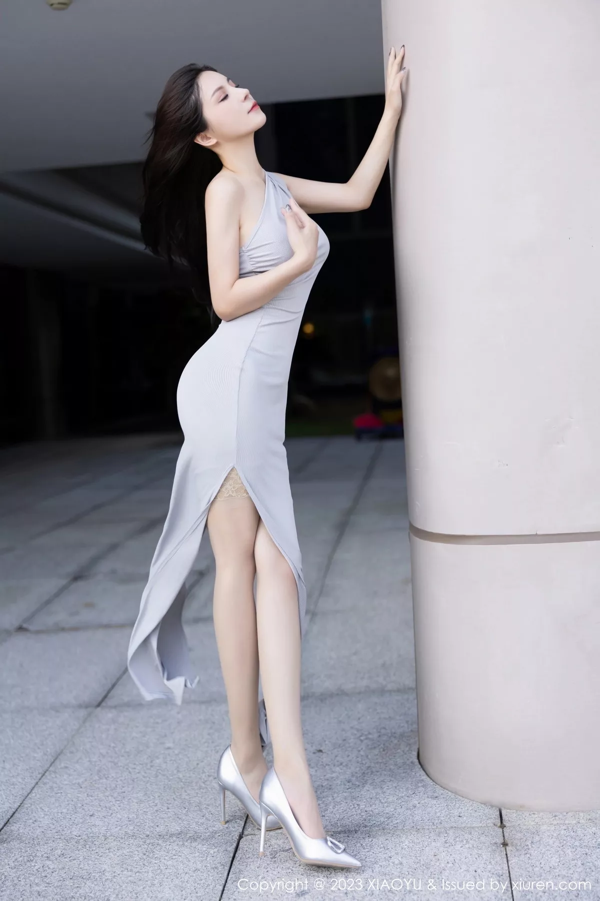 秀人集.com_[XiaoYu画语界]Vol.1074_模特小蛮妖Yummy性感浅灰连衣裙露淡灰蕾丝内衣迷人诱惑写真81P