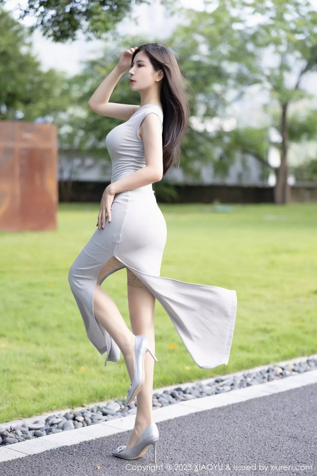 秀人集.com_[XiaoYu画语界]Vol.1074_模特小蛮妖Yummy性感浅灰连衣裙露淡灰蕾丝内衣迷人诱惑写真81P