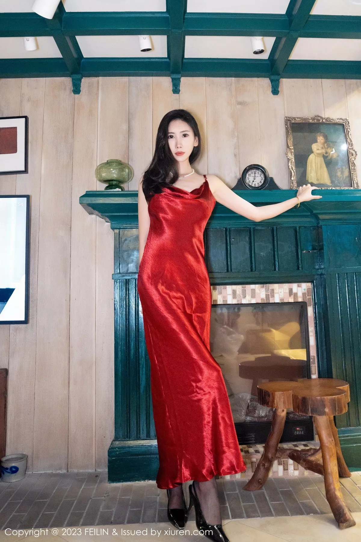 秀人集.com_[FeiLin嗲囡囡]VOL.467_模特章芃芃性感红色吊带裙配超薄黑丝裤袜秀曼妙身姿诱惑写真71P