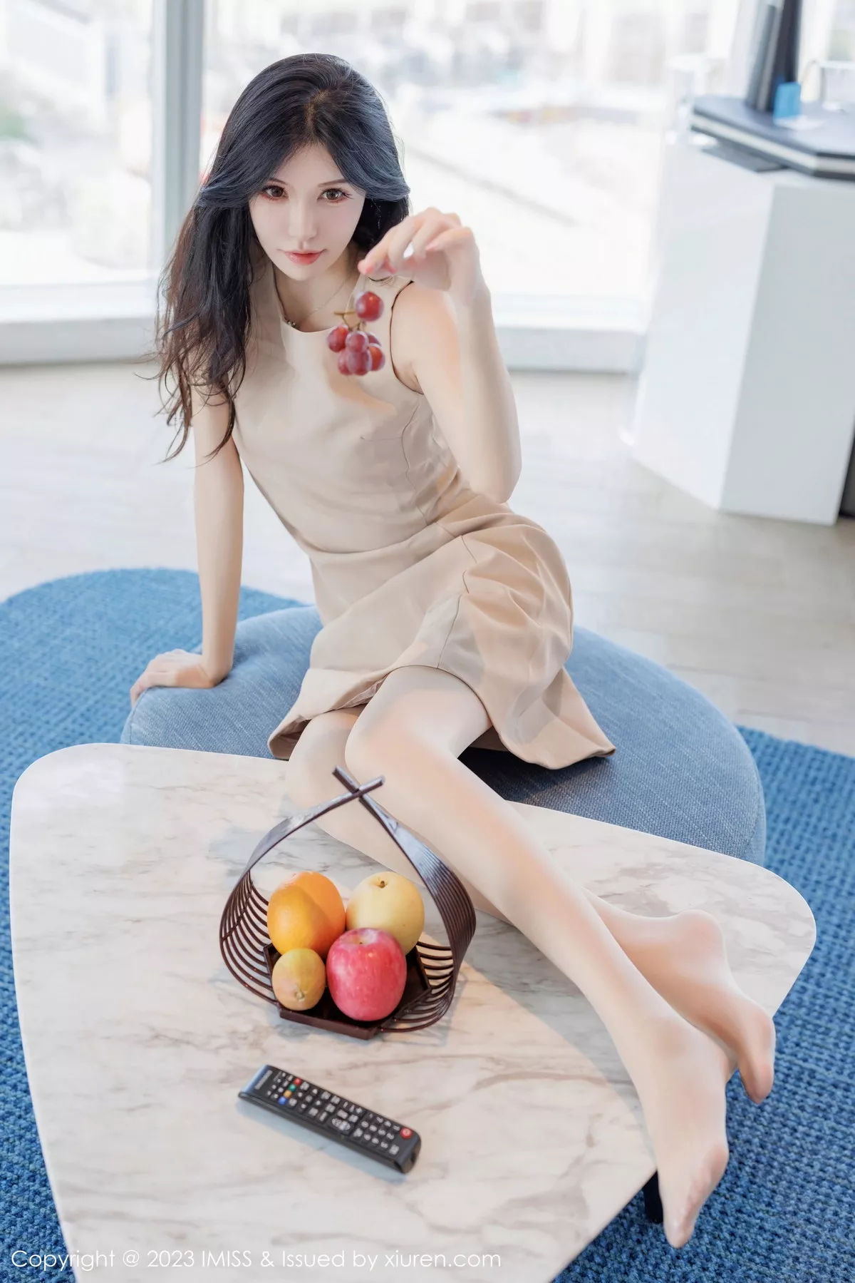 秀人集.com_[IMISS爱蜜社]Vol.746_模特泥鳅鳅酒店性感杏色时尚套装露淡蓝蕾丝内衣迷人诱惑写真54P