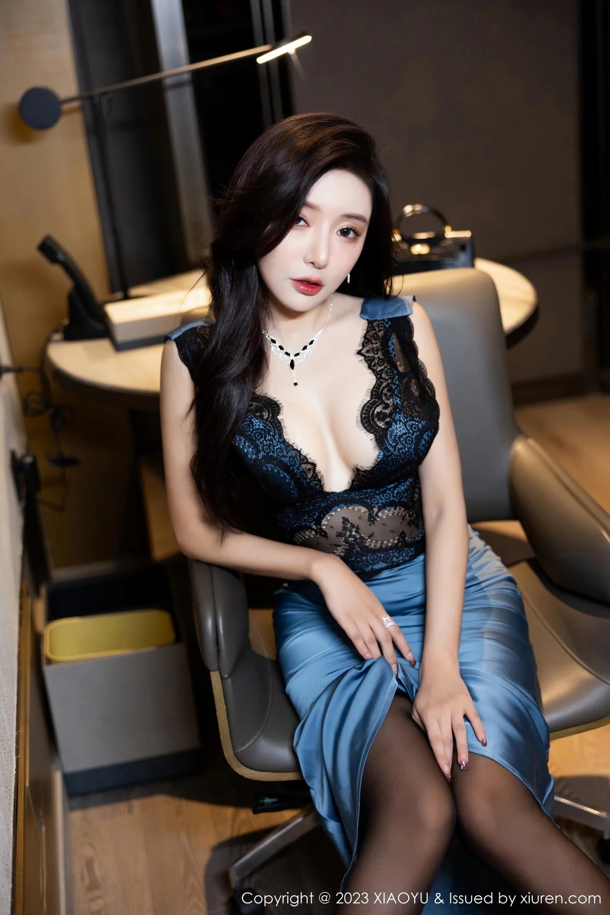 秀人集.com_[XiaoYu画语界]Vol.1163_女神王馨瑶yanni性感蓝黑连衣礼裙配黑丝袜秀曼妙身姿诱惑写真93P