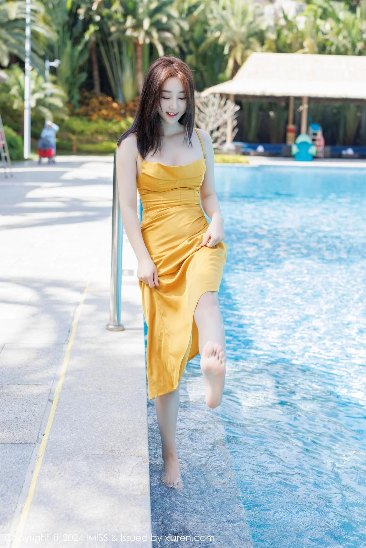 秀人集.com_[IMISS爱蜜社]Vol.764_模特九月生性感黄色吊带长裙+淡灰蕾丝内衣秀完美身材诱惑写真41P