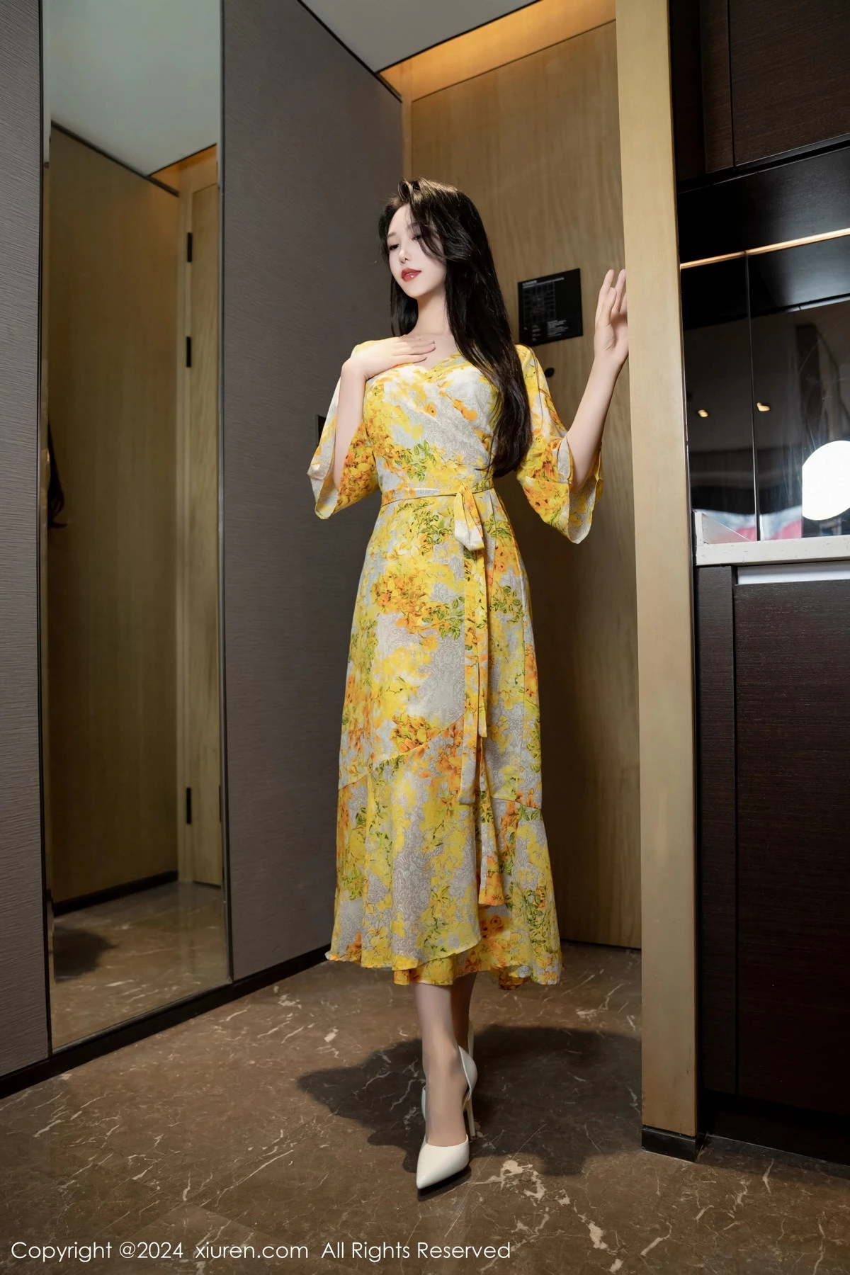 秀人集.com_[XiuRen秀人网]No.7981_模特利世情节拍摄性感黄色连衣裙露白色蕾丝内衣完美诱惑写真99P