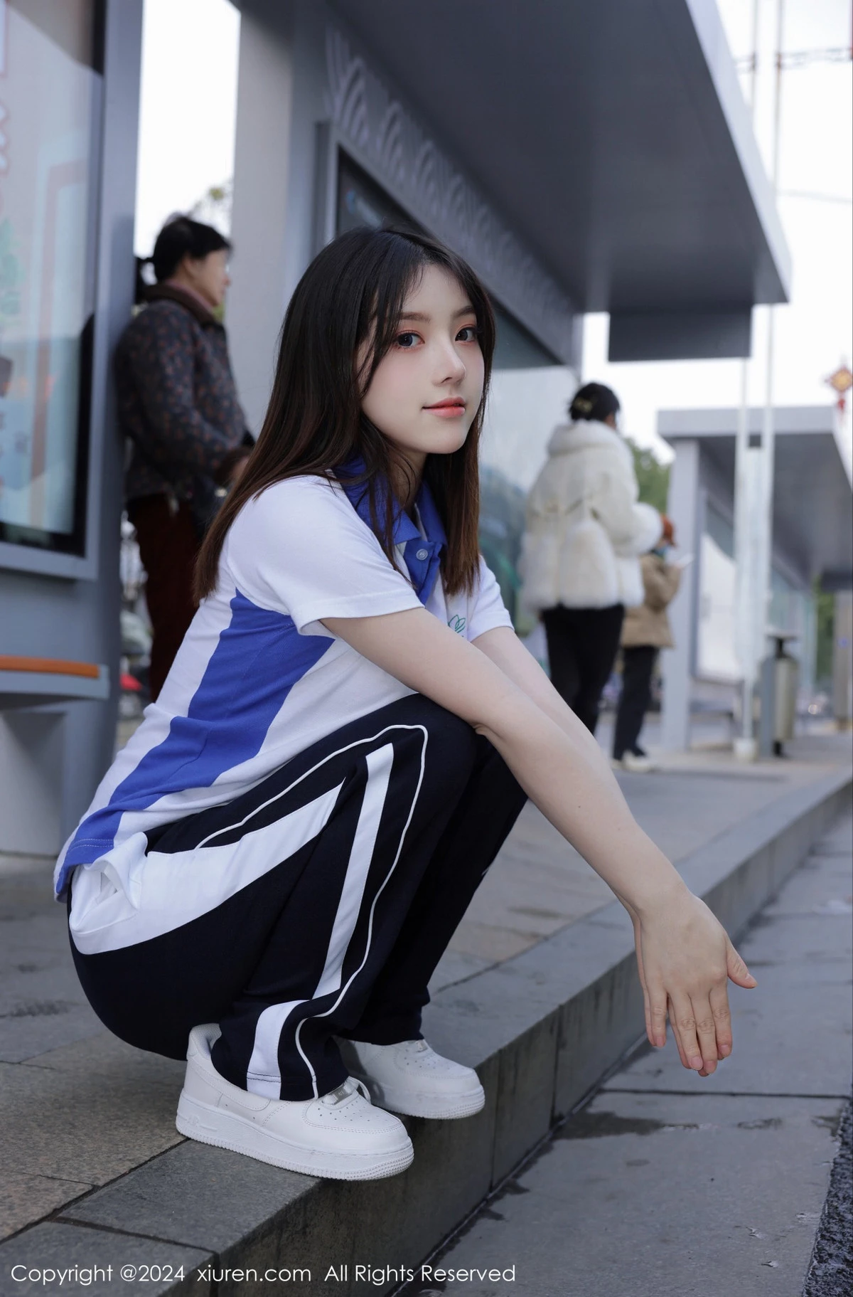 秀人集.com_[XiuRen秀人网]No.7994_模特豆瓣酱公交车场景学妹制服露开档黑丝秀丰腴身材诱惑写真84P