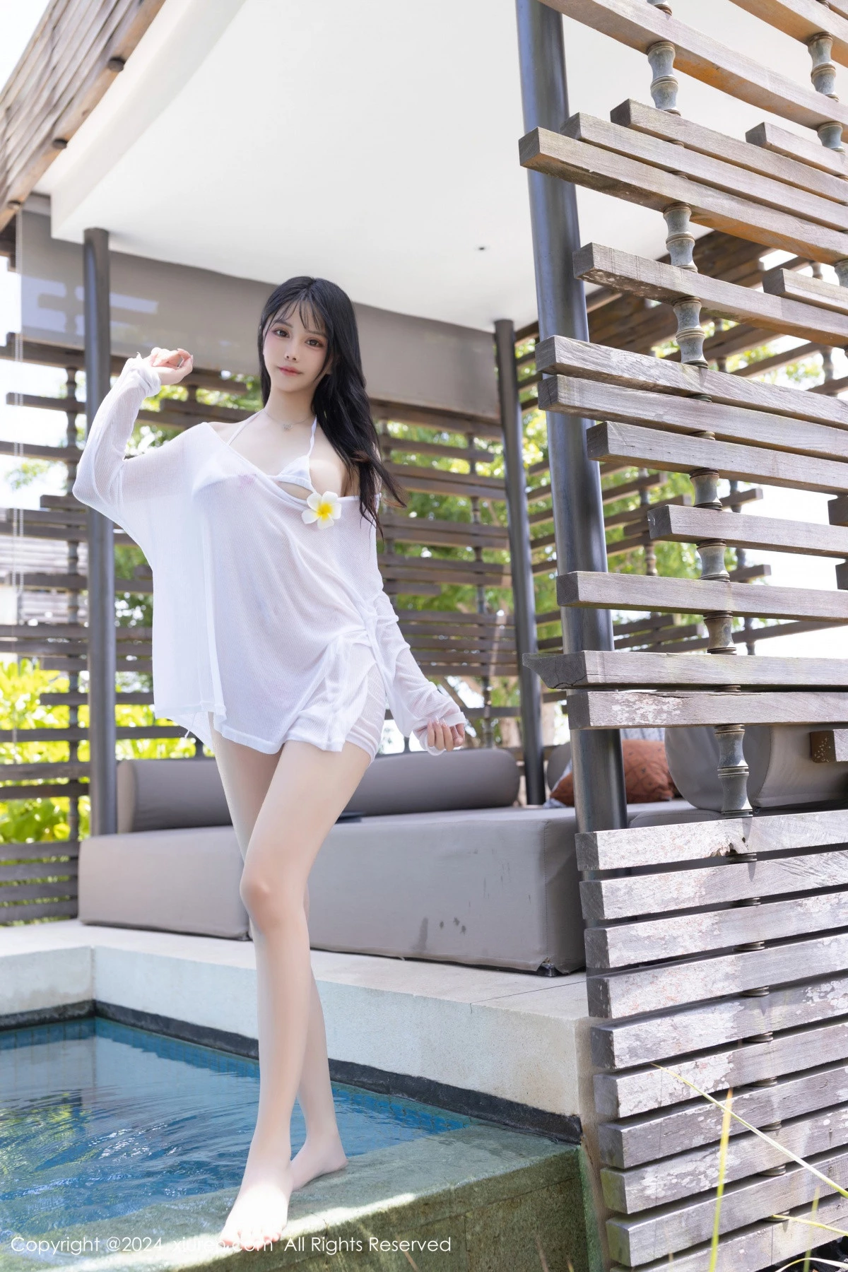 秀人集.com_[XiuRen秀人网]No.8203_模特幼幼户外脱性感白T露白色三点式泳衣秀完美身材极致诱惑写真80P