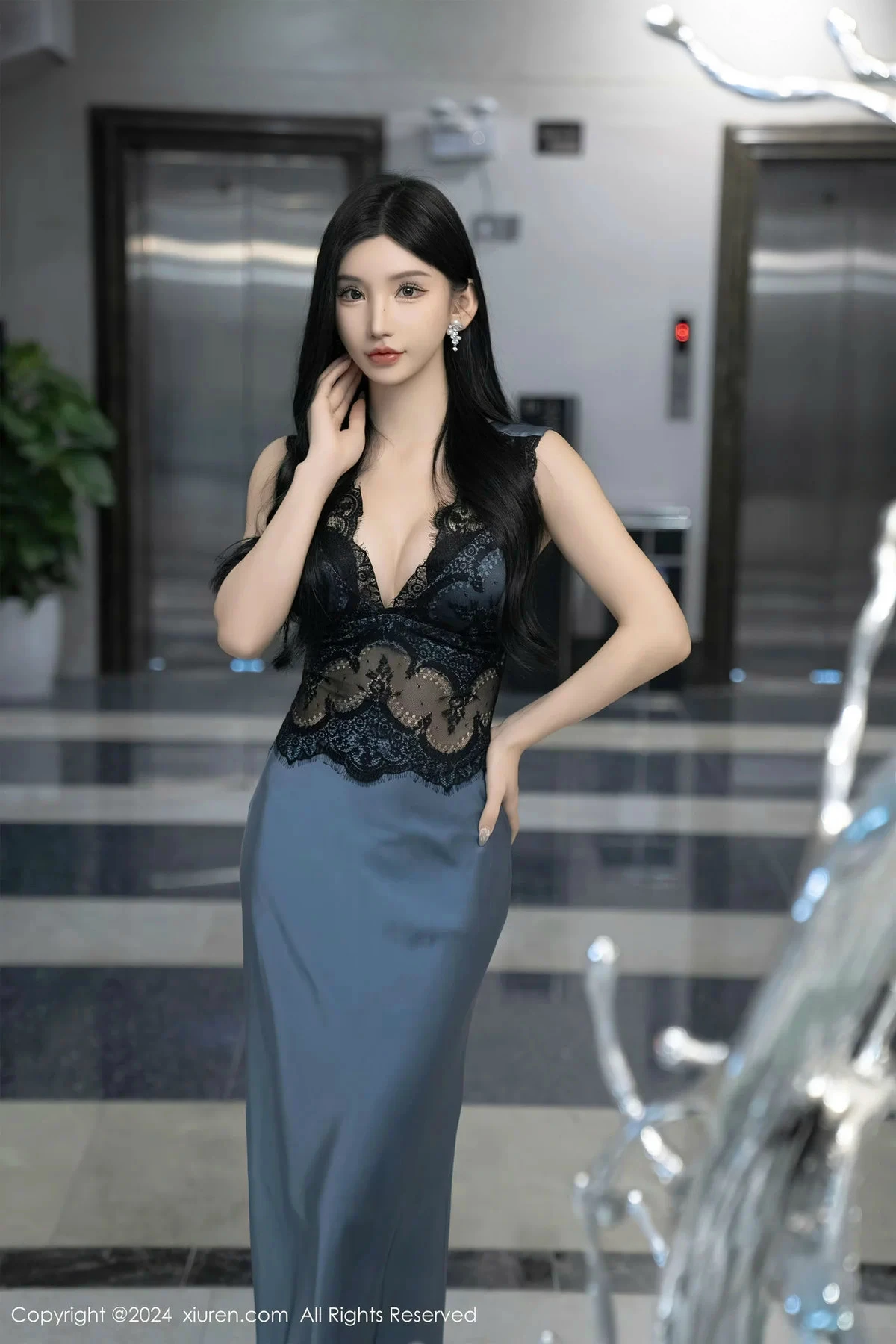 秀人集.com_[XiuRen秀人网]No.8242_女神周于希Sally性感蕾丝长裙+黑色薄纱连体衣秀完美身材诱惑写真115P