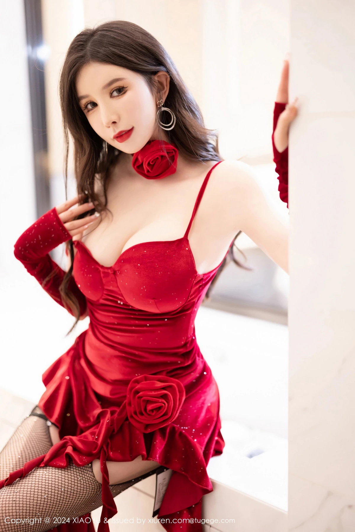 秀人集.com_[XiaoYu画语界]Vol.1228_女神李丽莎性感暗红色吊带短裙配红丝吊袜秀完美身材诱惑写真81P