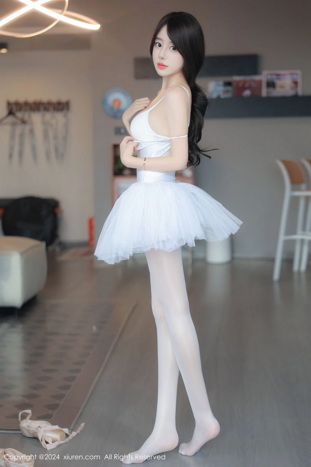 秀人集.com_[XiuRen秀人网]No.8564_模特桃妖夭性感白色芭蕾连体衣配白丝裤袜秀曼妙身姿诱惑写真80P