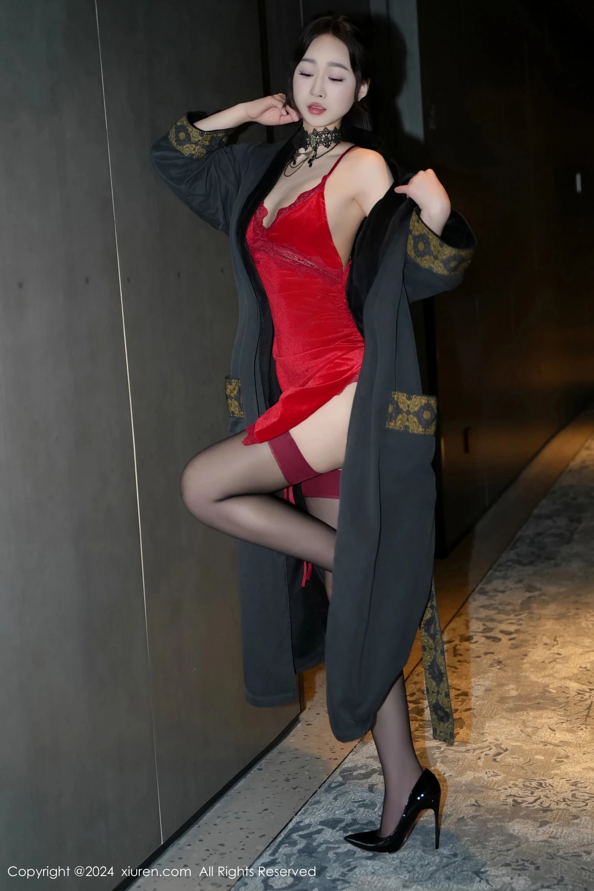 秀人集.com_[XiuRen秀人网]No.8547_模特软糖爱喝奶性感红色吊带短裙配黑丝吊袜秀曼妙身姿诱惑写真73P