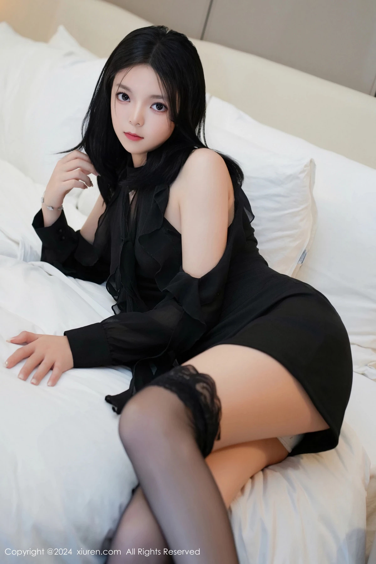 秀人集.com_[XiuRen秀人网]No.8651_新人模特唐心心性感黑色连衣短裙配黑丝袜秀丰腴身材诱惑写真83P