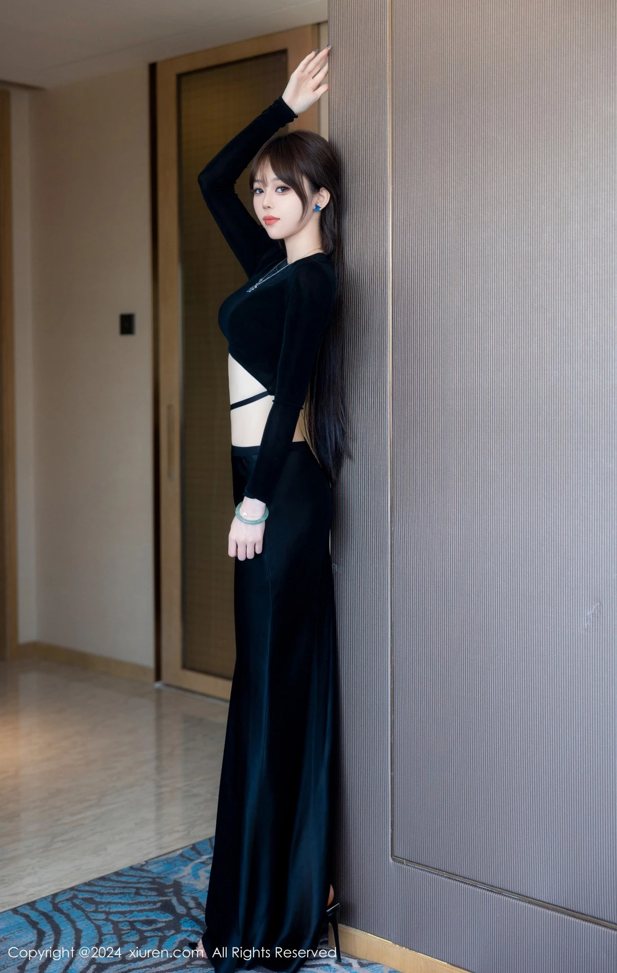 秀人集.com_[XiuRen秀人网]No.8661_模特奶瓶性感黑色上衣配黑色长裙露粉黑内衣秀曼妙身姿诱惑写真83P