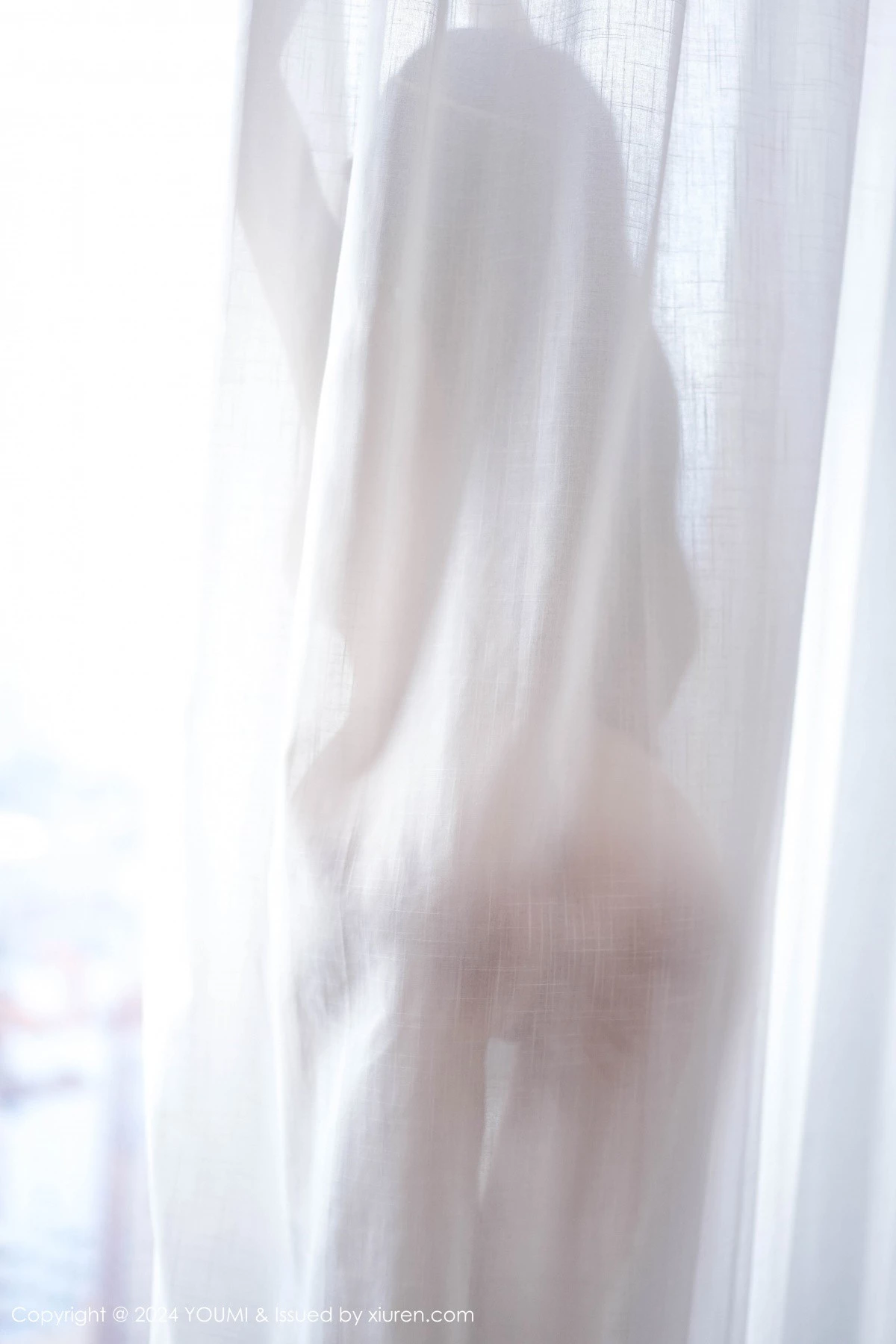 秀人集.com_[YouMi尤蜜荟]Vol.1091_模特允爾私房性感金色镂空连衣裙半脱秀丰满身材惹火诱惑写真69P