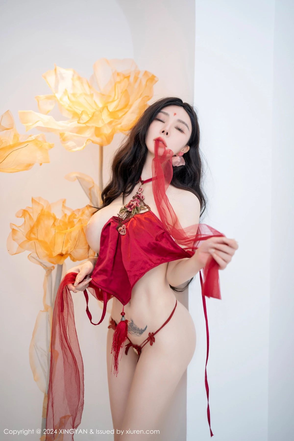 秀人集.com_[XINGYAN星颜社]VOL.270_模特潘思沁性感红色薄纱情趣服饰露丁字裤秀巨乳肥臀诱惑写真80P