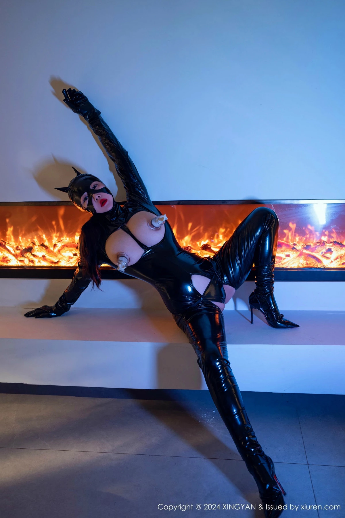 秀人集.com_[XINGYAN星颜社]VOL.283_模特王婉悠Queen性感黑色皮质情趣连体衣秀惹火身材诱惑写真79P