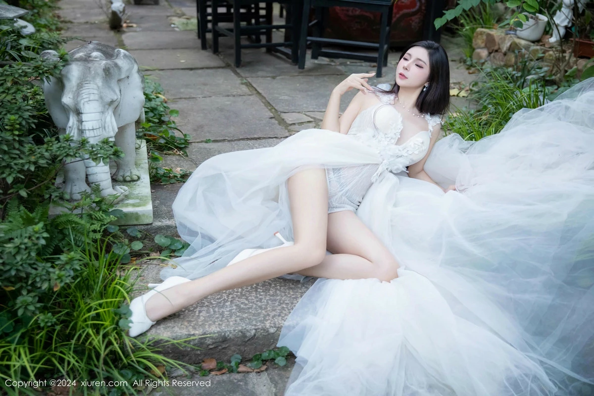 秀人集.com_[XiuRen秀人网]No.9552_模特小蛮妖Yummy性感白纱连衣裙配白丝袜秀完美身材诱惑写真75P