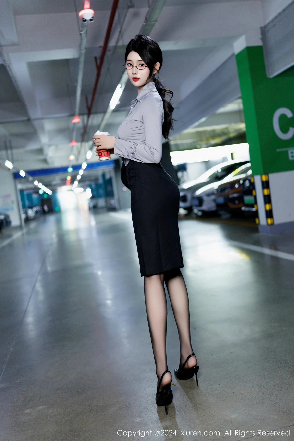 秀人集.com_[XiuRen秀人网]No.9567_新人模特南乔灰色OL服饰露性感内衣配黑丝吊袜秀美腿诱惑写真90P