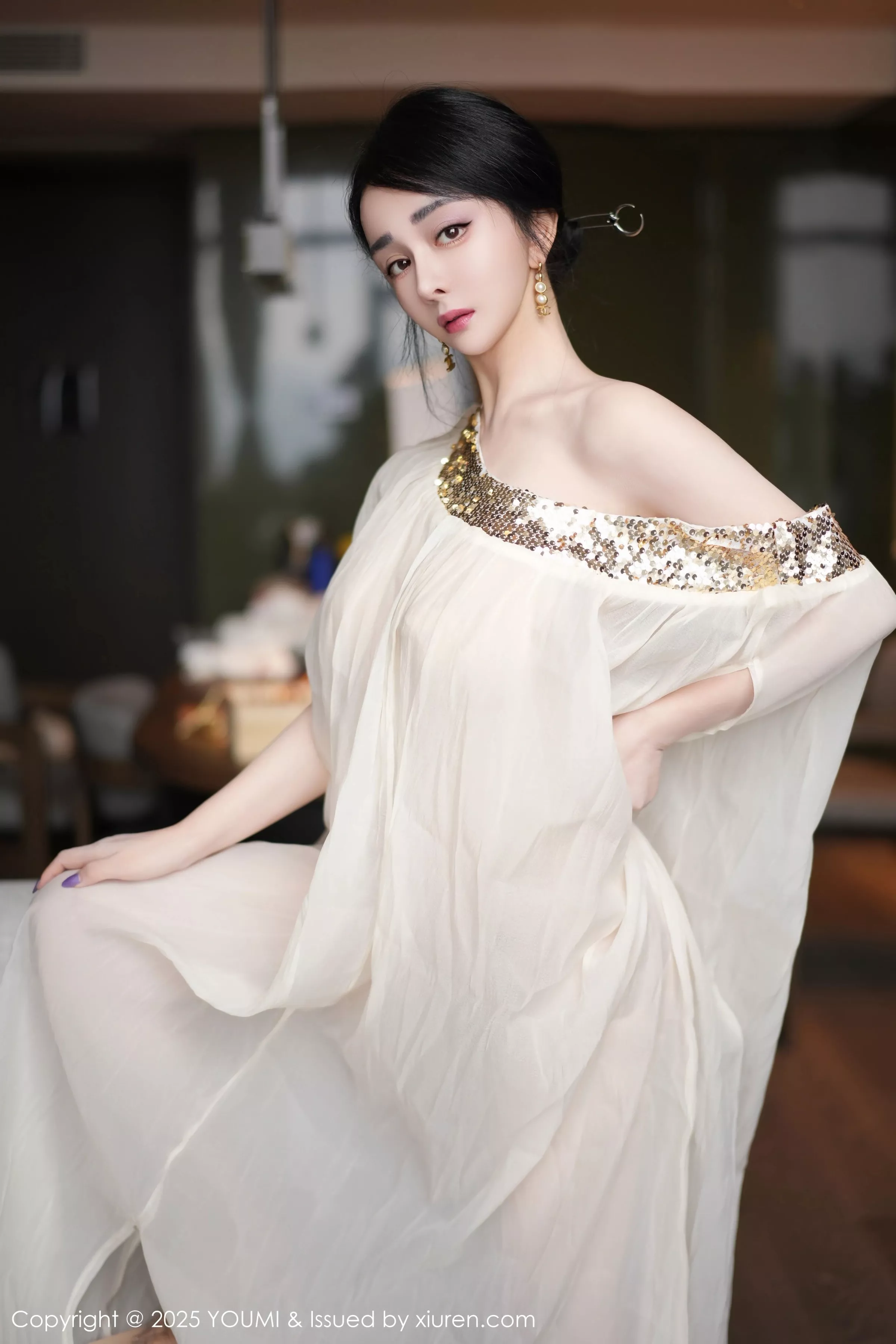 秀人集.com_[YouMi尤蜜荟]Vol.1132_模特允爾薄纱服饰露性感金色吊坠式情趣内衣秀丰腴身姿诱惑写真62P