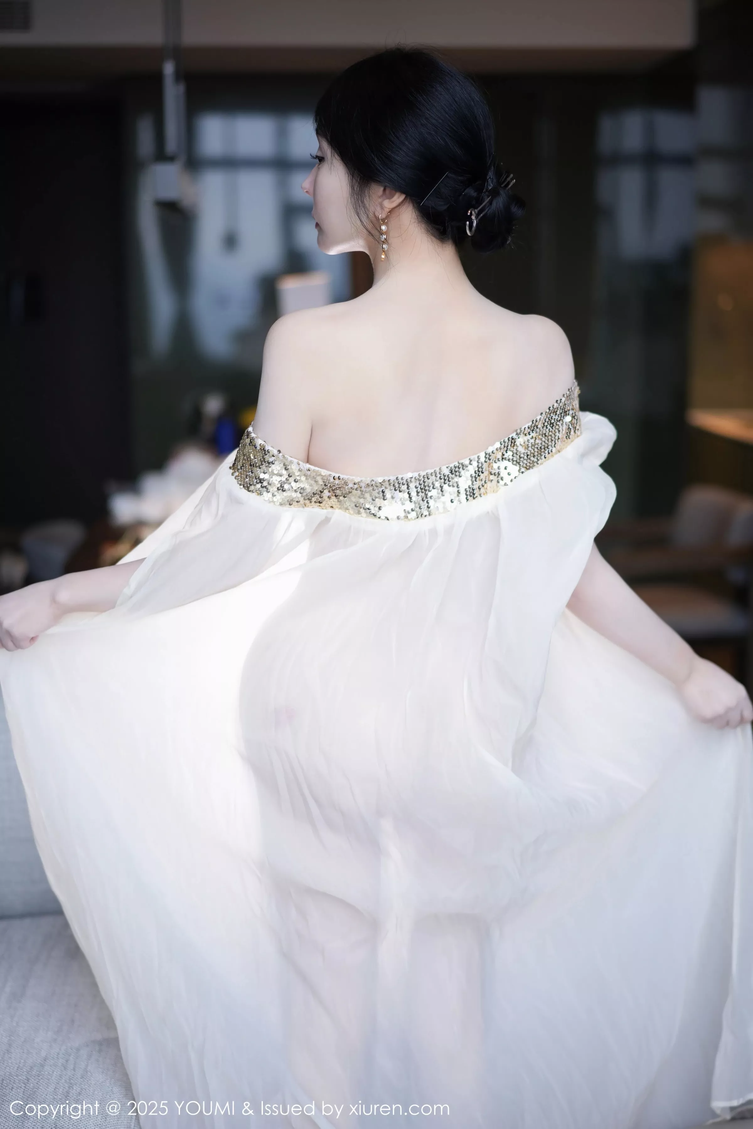 秀人集.com_[YouMi尤蜜荟]Vol.1132_模特允爾薄纱服饰露性感金色吊坠式情趣内衣秀丰腴身姿诱惑写真62P