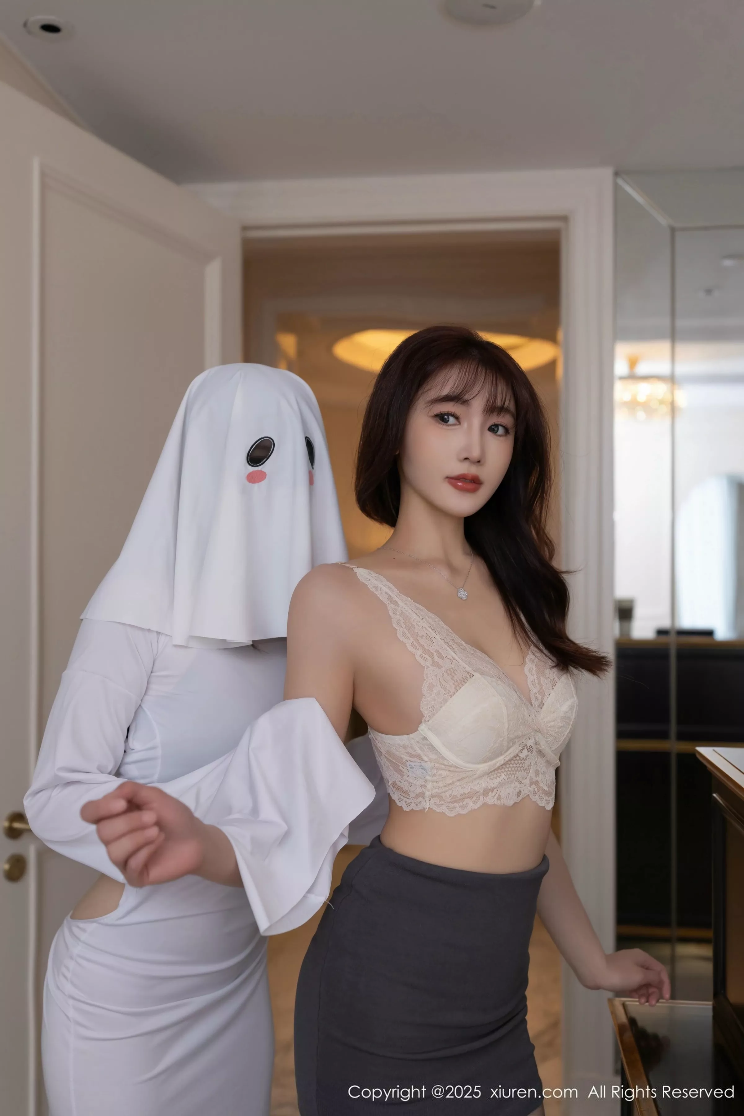 秀人集.com_[XiuRen秀人网]No.10282_模特陆萱萱性感灰色OL服饰露白色内衣配超薄黑丝秀美腿诱惑写真80P