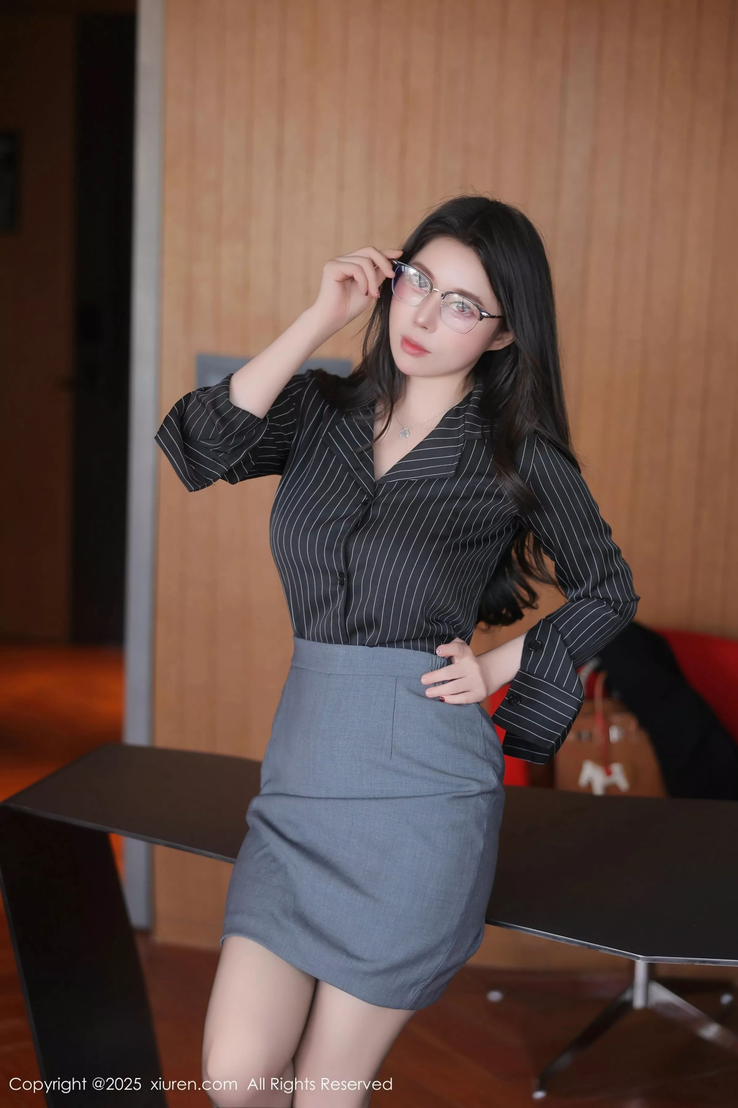 秀人集.com_[XiuRen秀人网]No.10295_模特白茹雪abby性感姐妹花剧情演绎OL服饰秀丰腴身材诱惑写真85P