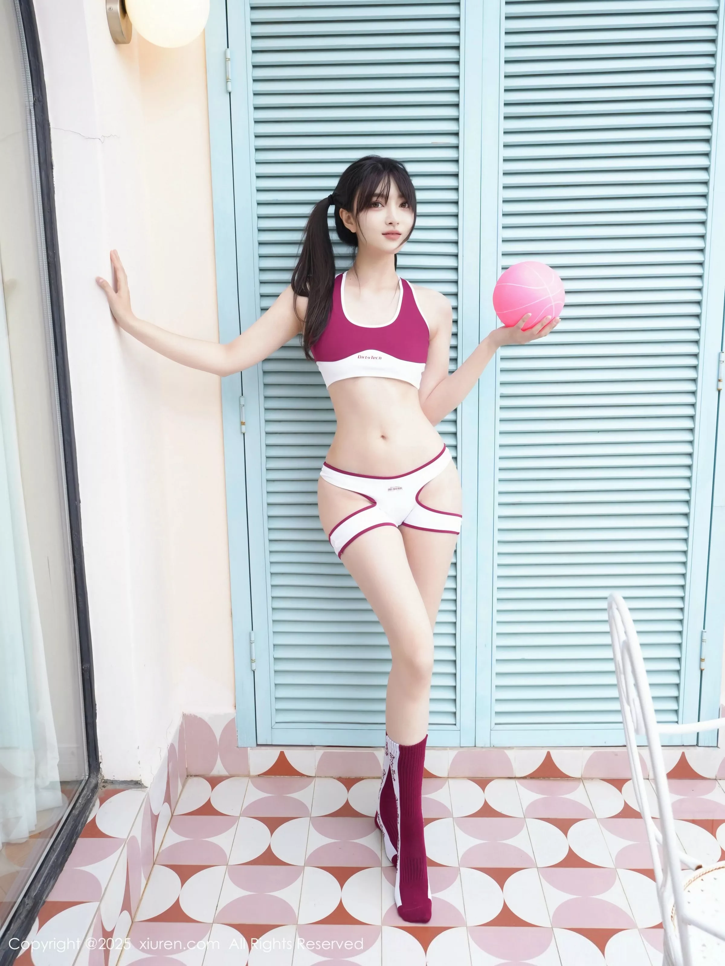 秀人集.com_[XiuRen秀人网]No.10350_模特白露lulu性感深色运动服配运动短袜半脱秀丰满身材诱惑写真77P