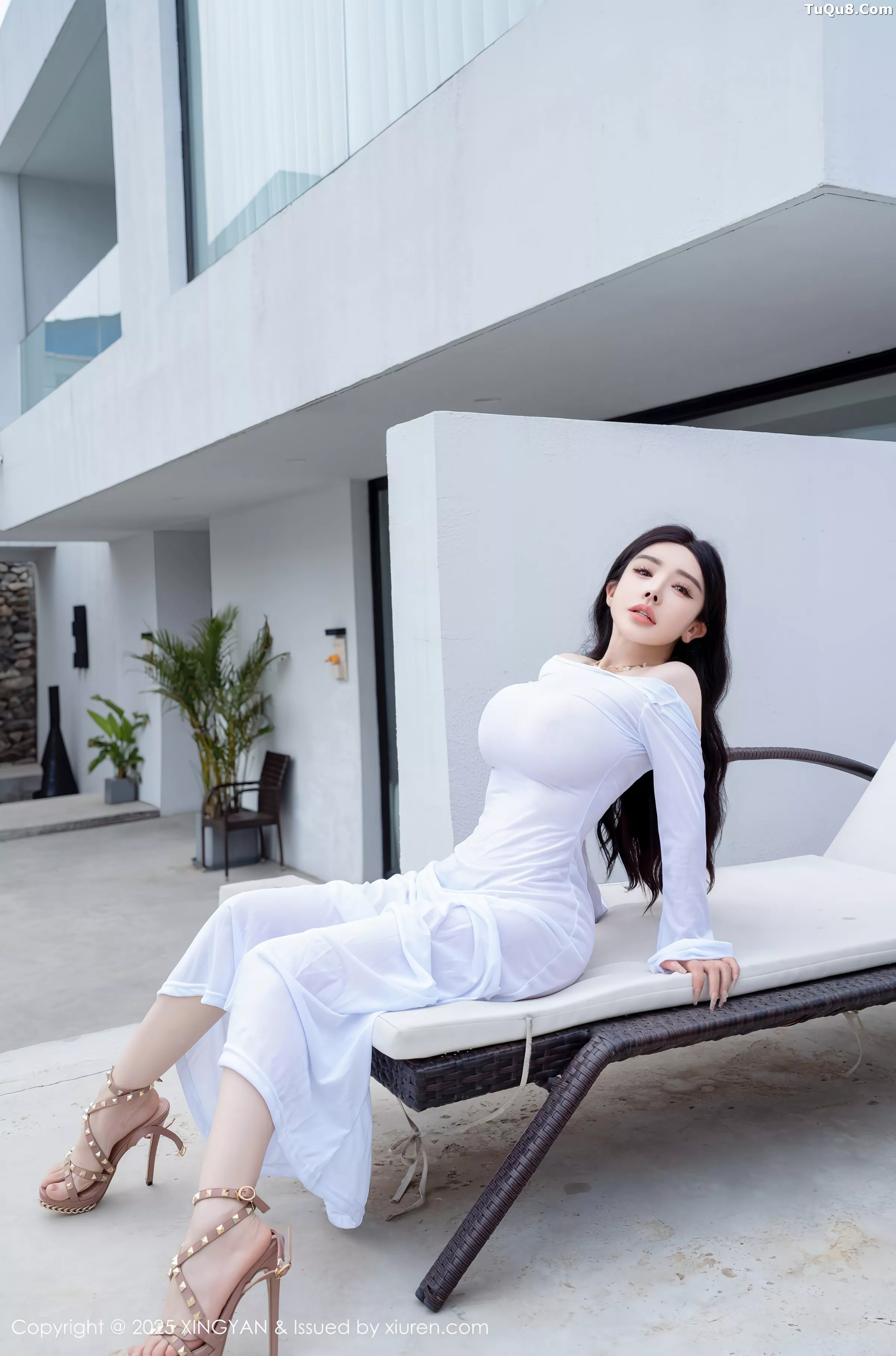 秀人集.com_[XINGYAN星颜社]VOL.355_模特潘思沁沙滩椅上性感浅色连衣裙秀巨乳肥臀撩人诱惑写真79P