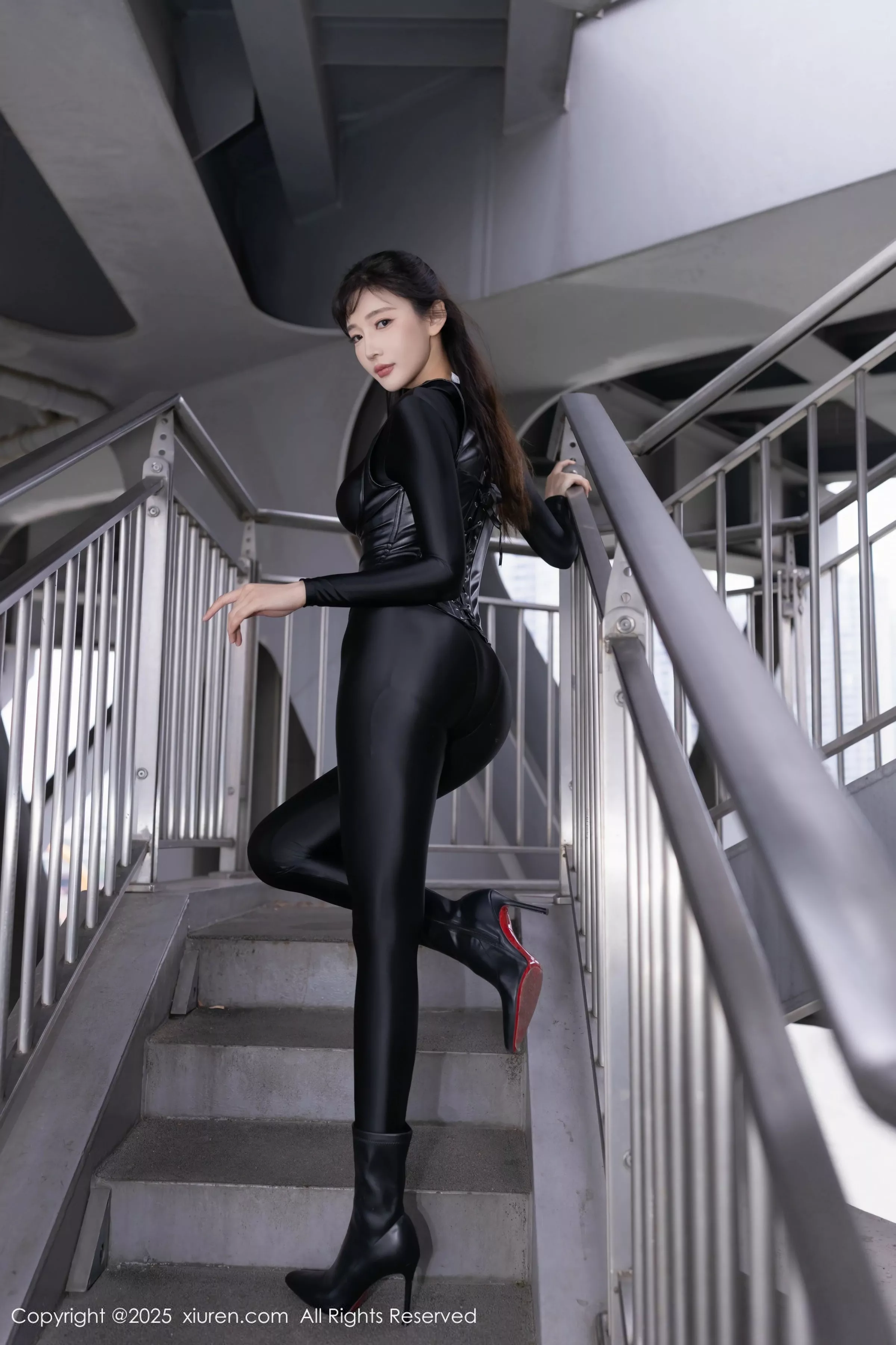 秀人集.com_[XiuRen秀人网]No.10404_模特陆萱萱性感黑色连体衣露超薄黑丝秀柔美身姿撩人诱惑写真80P