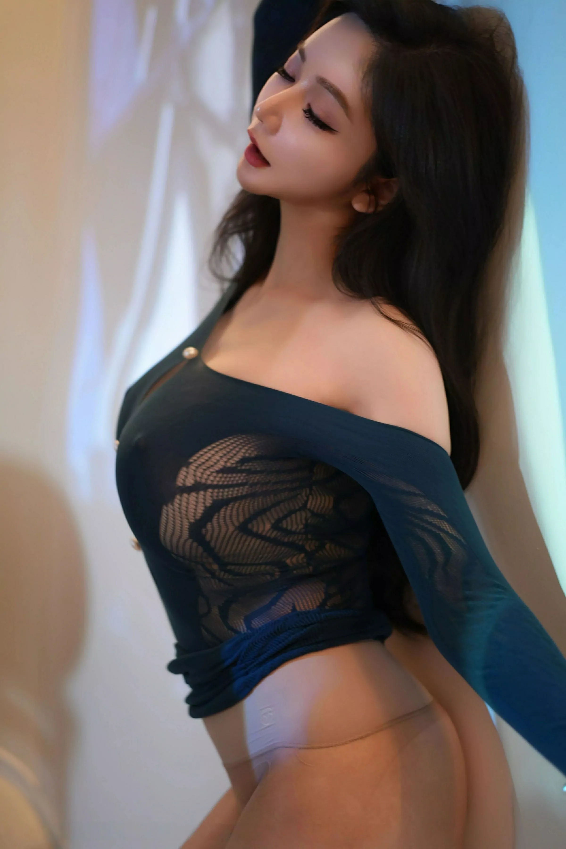 秀人集.com_[YouMi尤蜜荟]Vol.1143_女神心妍小公主性感蓝色连衣短裙配超薄肉丝秀丰满身材诱惑写真85P