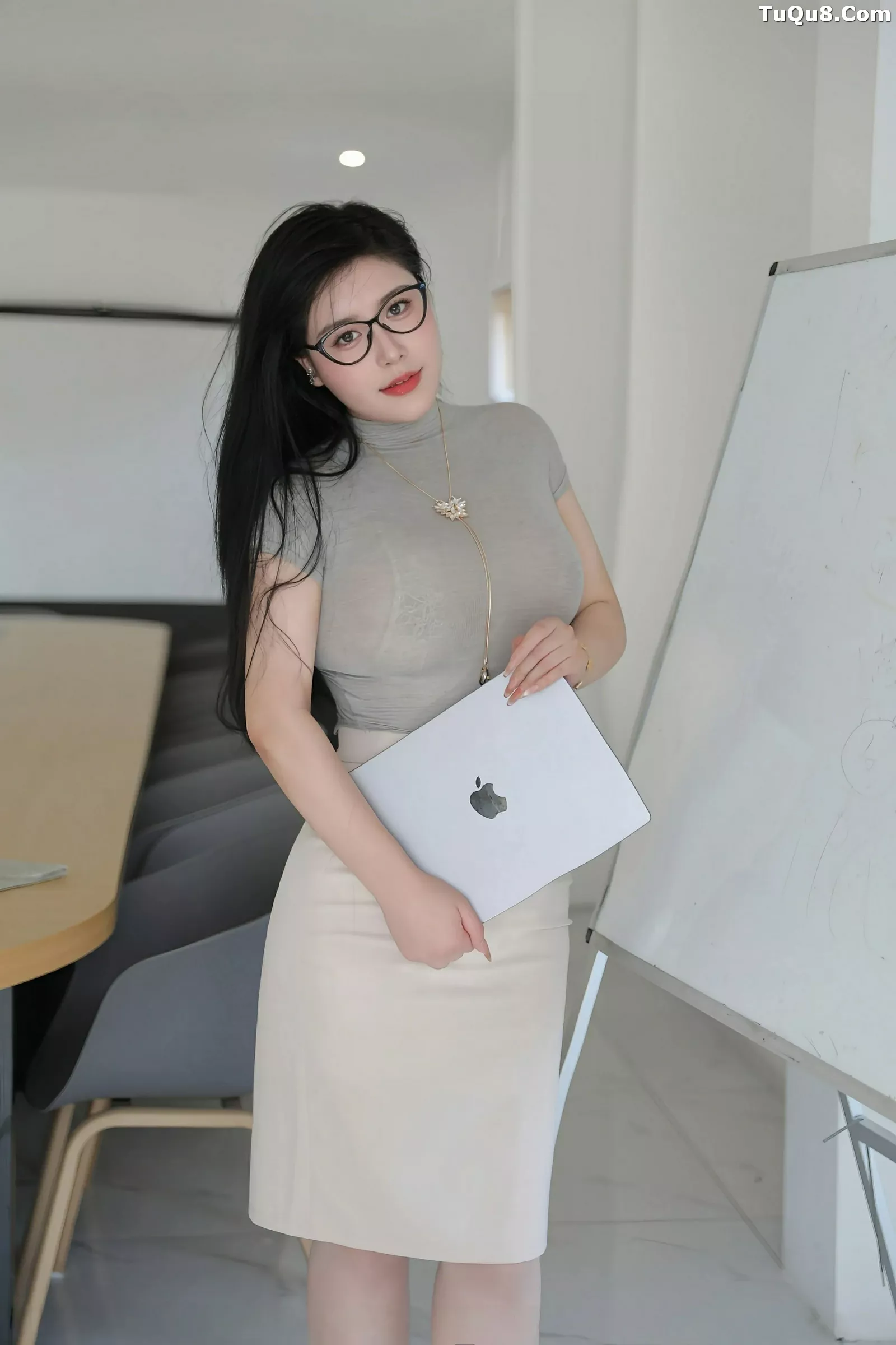 秀人集.com_[XiuRen秀人网]No.10488_模特王婉悠Queen性感灰色OL服饰配超薄肉丝秀丰腴身姿诱惑写真80P