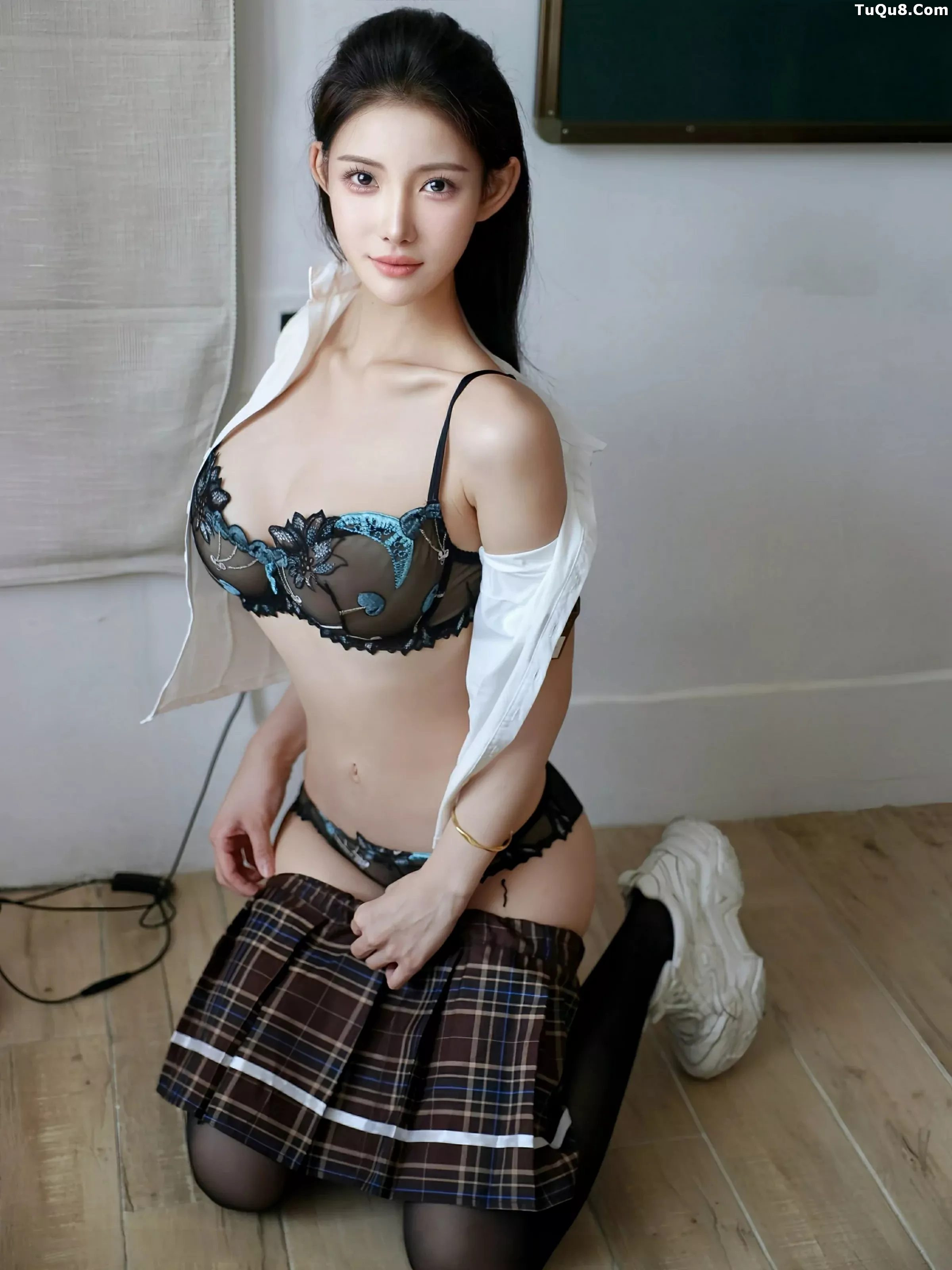 秀人集.com_[XiuRen秀人网]No.10512_模特梨霜儿性感学妹制服露黑色内衣配黑丝袜秀凹凸身材诱惑写真81P