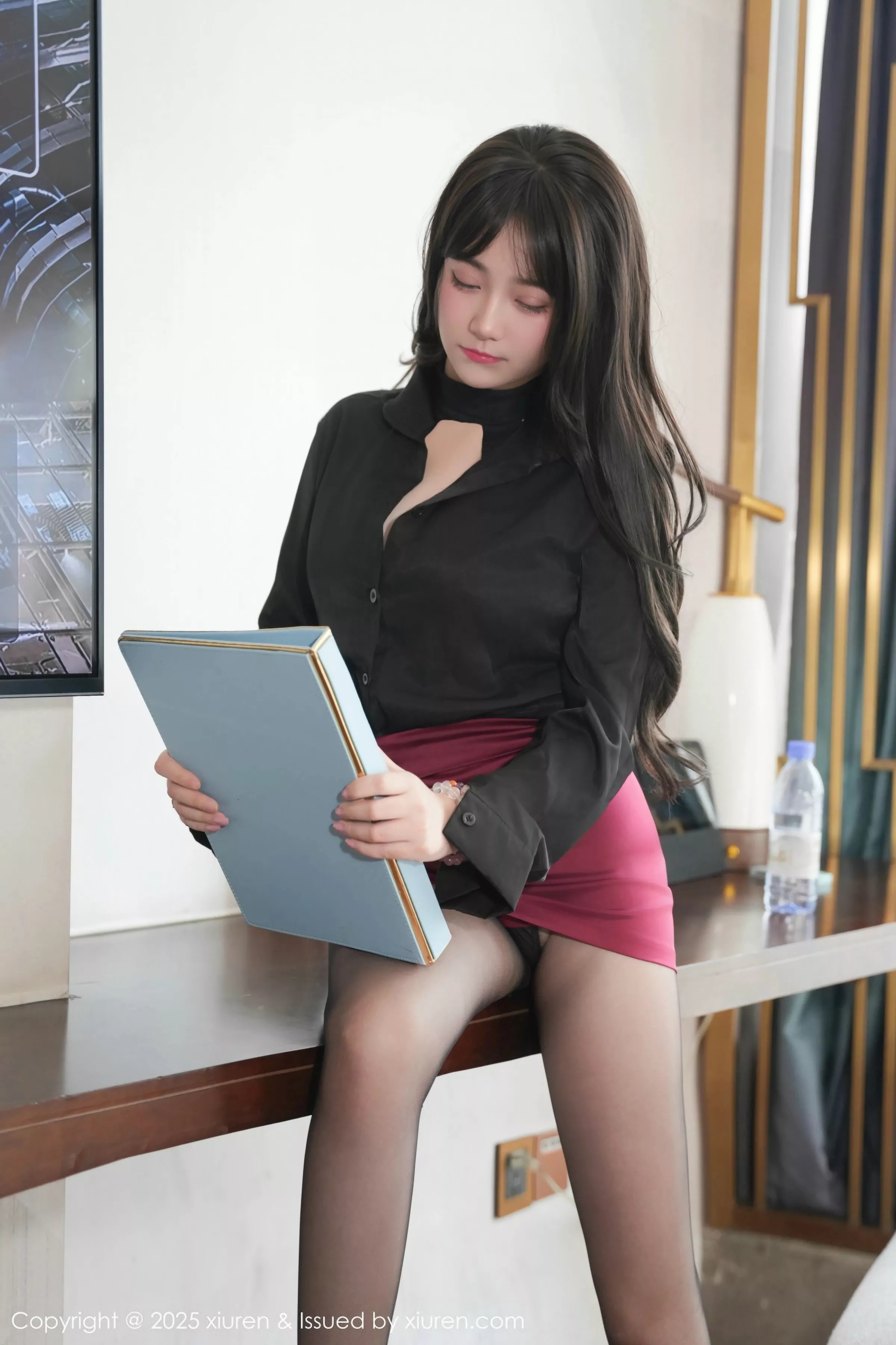 秀人集.com_[XiuRen秀人网]No.10527_模特软情性感黑色制服配红色短裙露超薄黑丝秀曼妙身姿诱惑写真66P