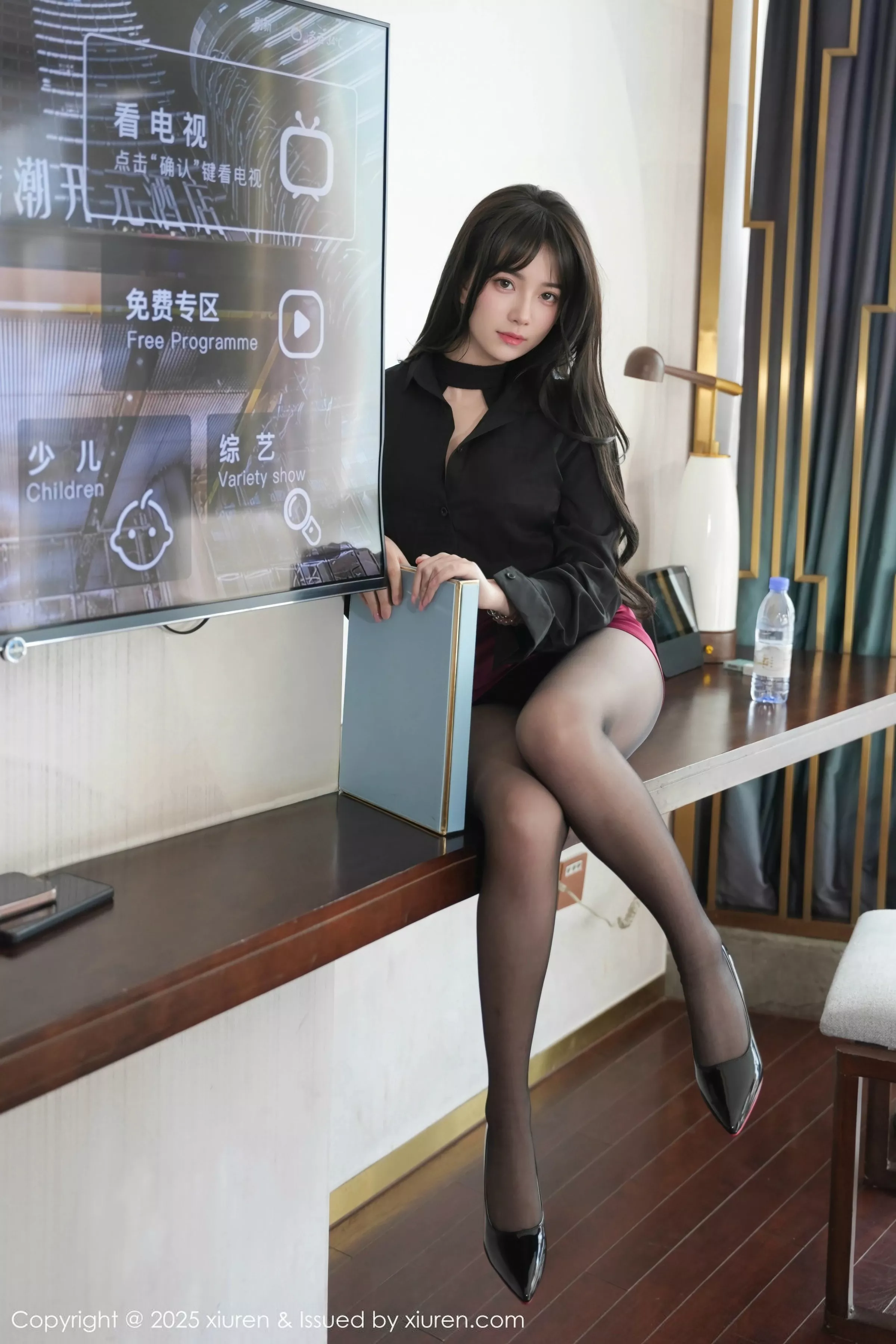 秀人集.com_[XiuRen秀人网]No.10527_模特软情性感黑色制服配红色短裙露超薄黑丝秀曼妙身姿诱惑写真66P