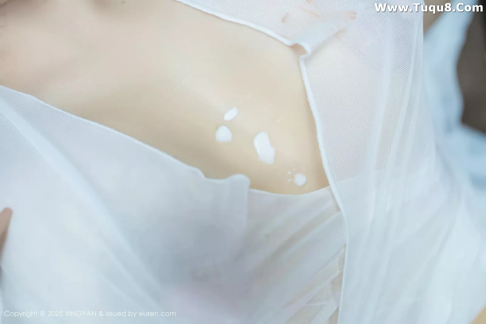 秀人集.com_[XINGYAN星颜社]VOL.372_模特潘思沁私房性感白色连衣短裙半脱秀巨乳肥臀撩人诱惑写真73P