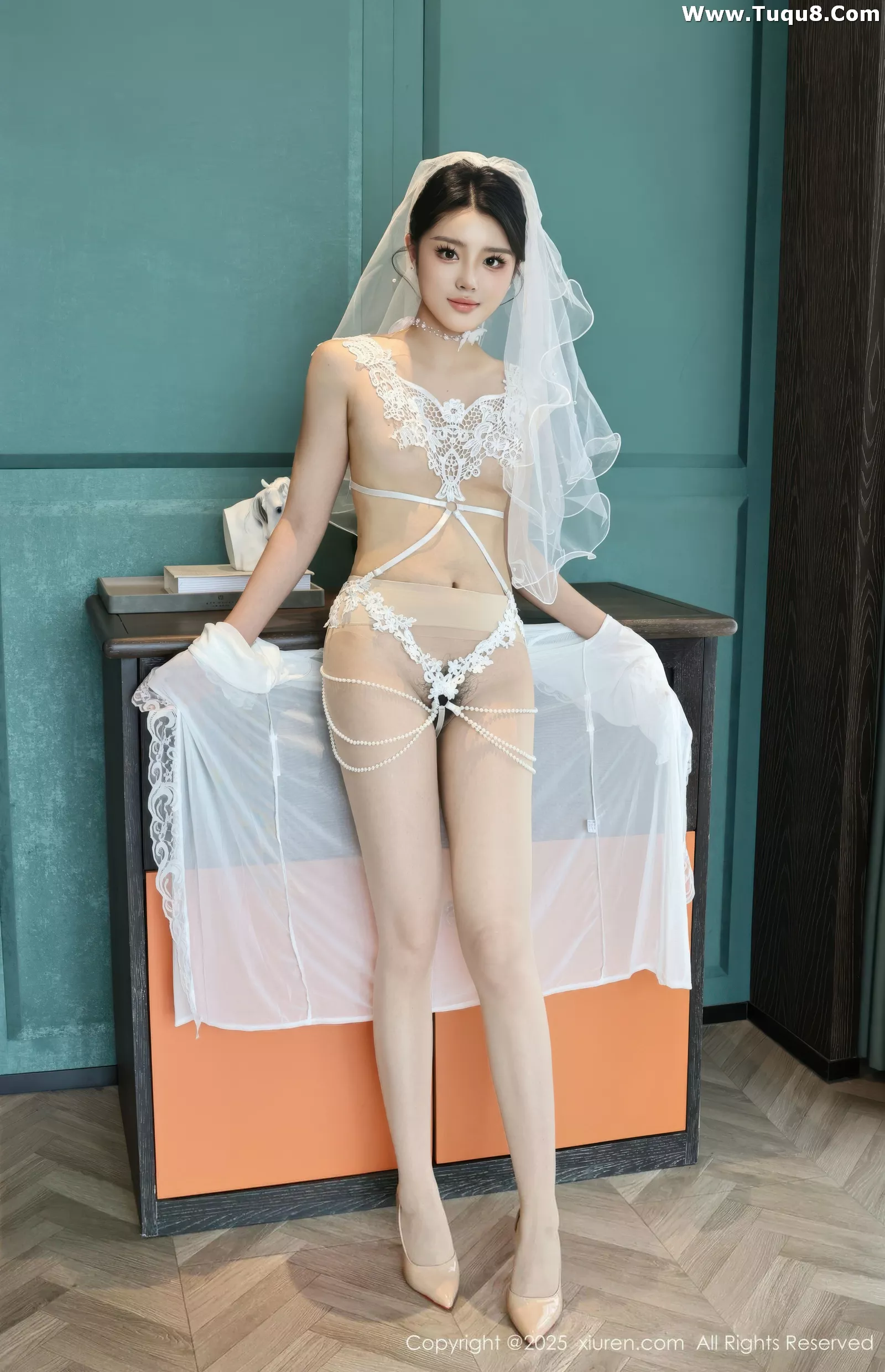 秀人集.com_[XiuRen秀人网]No.10559_新人模特糯梨子性感白色情趣婚纱配白色丝袜秀曼妙身姿诱惑写真70P