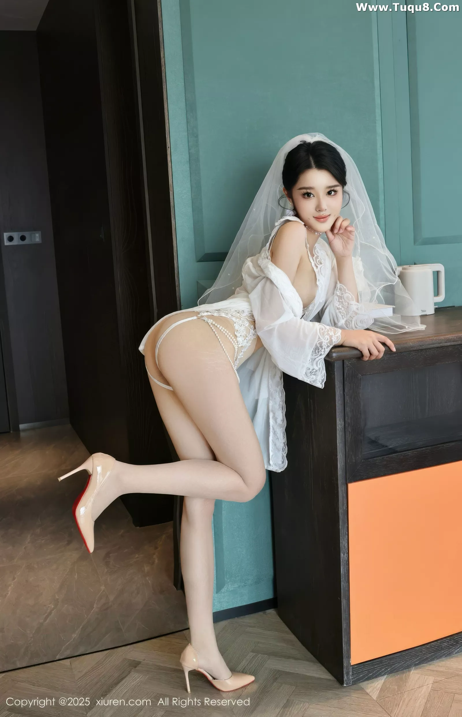 秀人集.com_[XiuRen秀人网]No.10559_新人模特糯梨子性感白色情趣婚纱配白色丝袜秀曼妙身姿诱惑写真70P