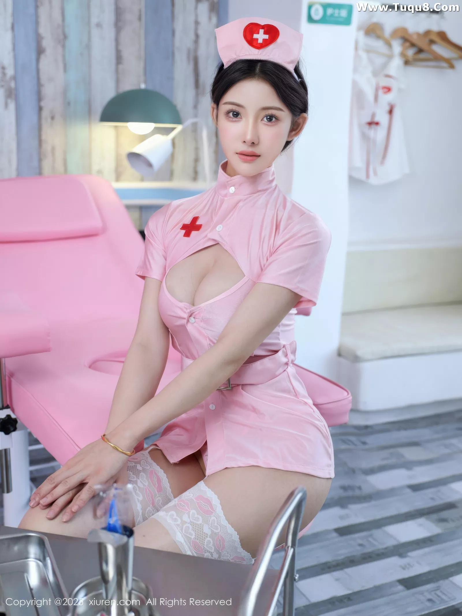 秀人集.com_[XiuRen秀人网]No.10563_模特梨霜儿性感粉色护士制服配白丝吊袜秀凹凸身材撩人诱惑写真79P