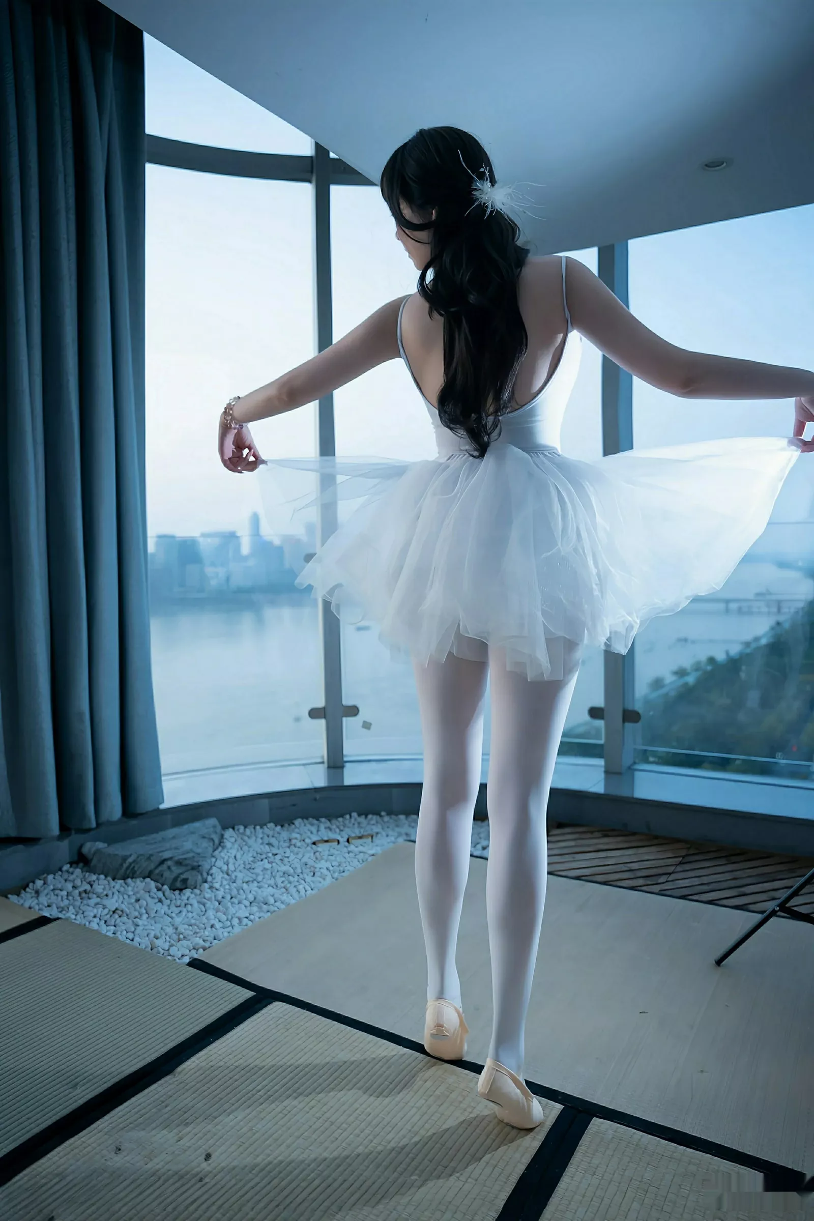 秀人集.com_[XiuRen秀人网]No.10575_模特软情性感白色芭蕾短裙配白色丝袜秀曼妙身姿完美诱惑写真78P