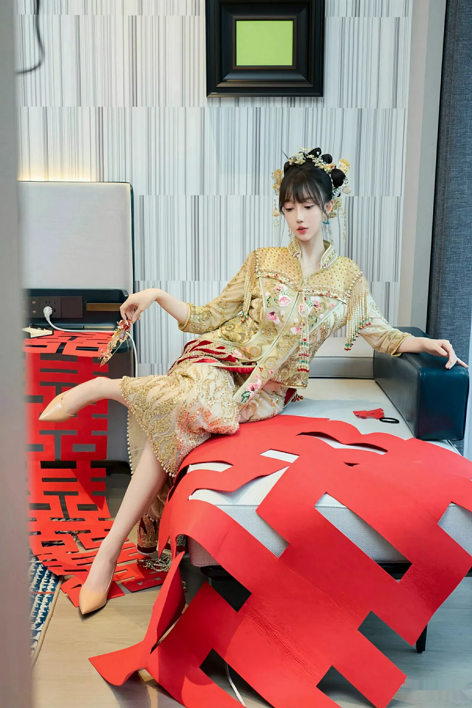 秀人集.com_[XiuRen秀人网]No.10567_模特玥儿玥er性感红色蕾丝内衣配超薄肉丝秀完美身材诱惑写真72P