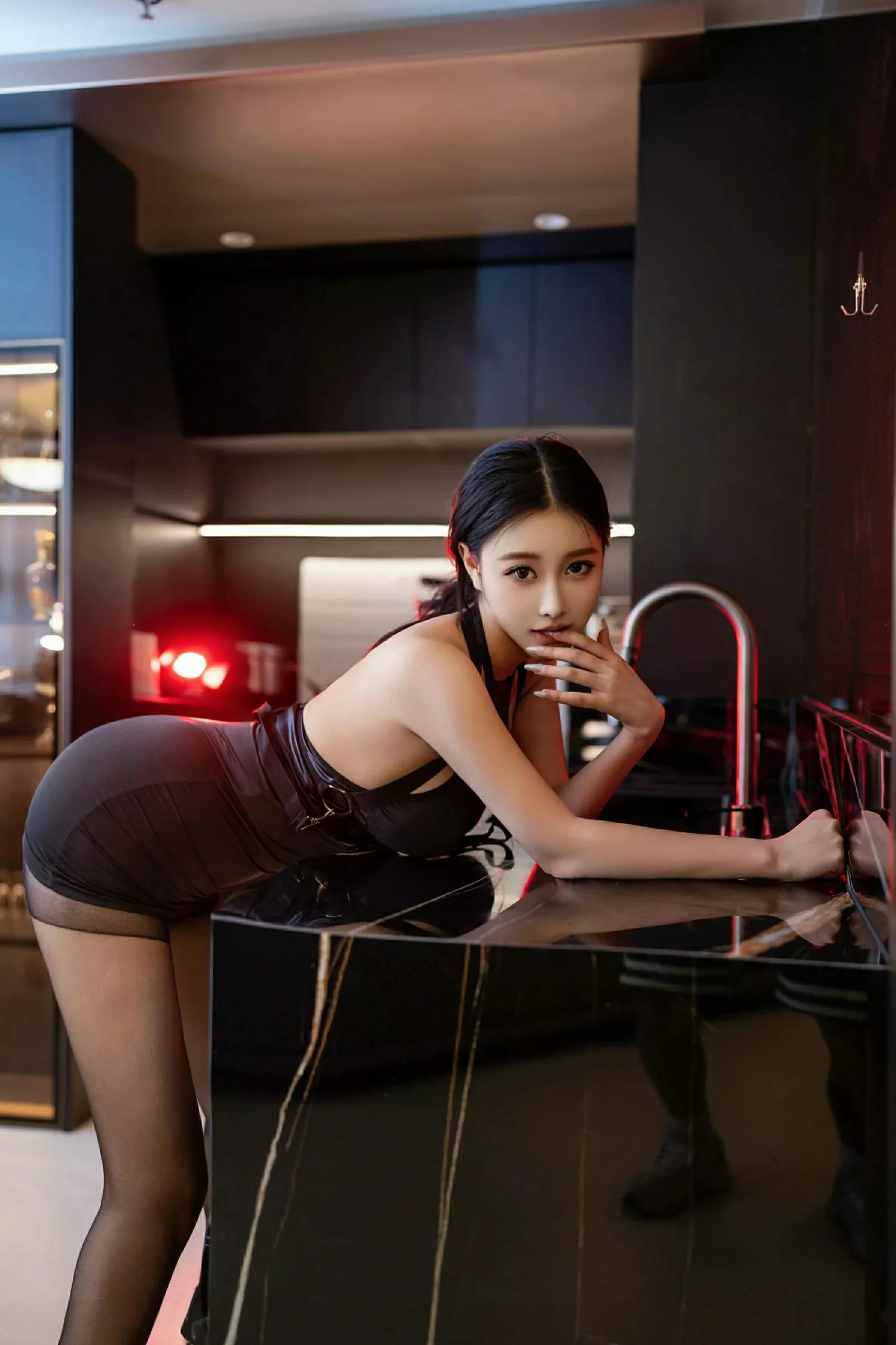 秀人集.com_[XINGYAN星颜社]VOL.373_模特木森vita性感黑色情趣内衣配超薄黑丝秀丰满身材诱惑写真76P