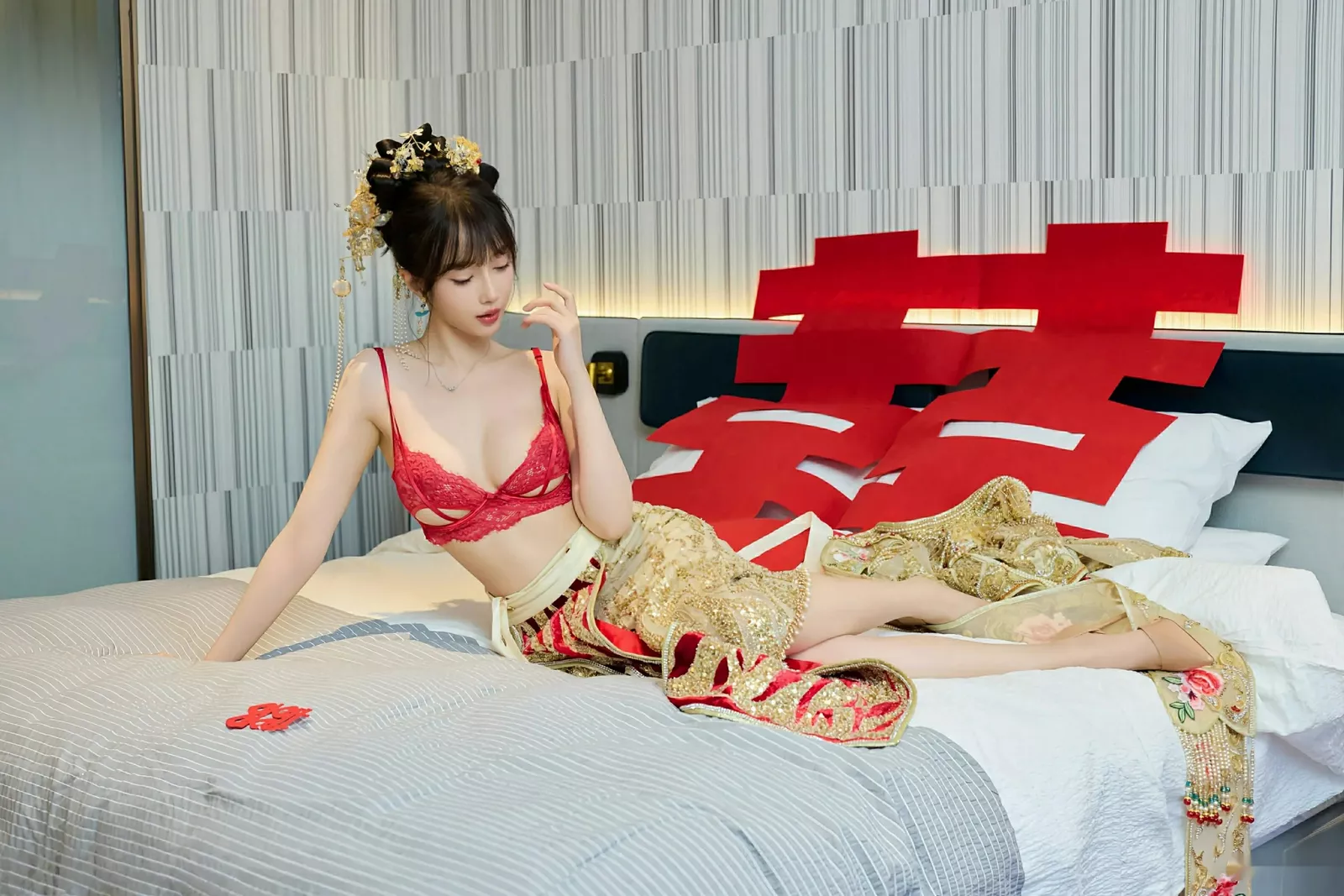 秀人集.com_[XiuRen秀人网]No.10567_模特玥儿玥er性感红色蕾丝内衣配超薄肉丝秀完美身材诱惑写真72P