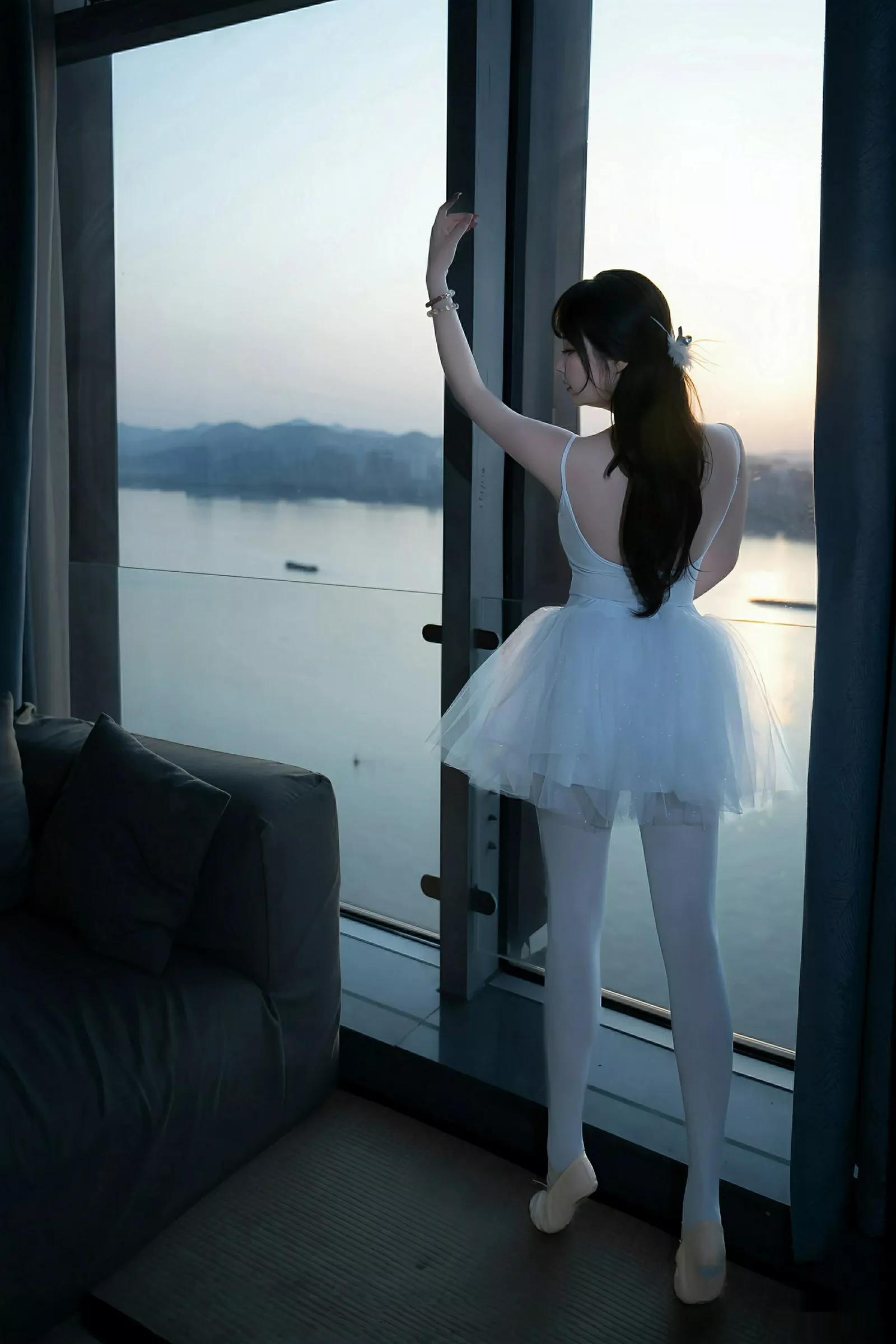 秀人集.com_[XiuRen秀人网]No.10575_模特软情性感白色芭蕾短裙配白色丝袜秀曼妙身姿完美诱惑写真78P