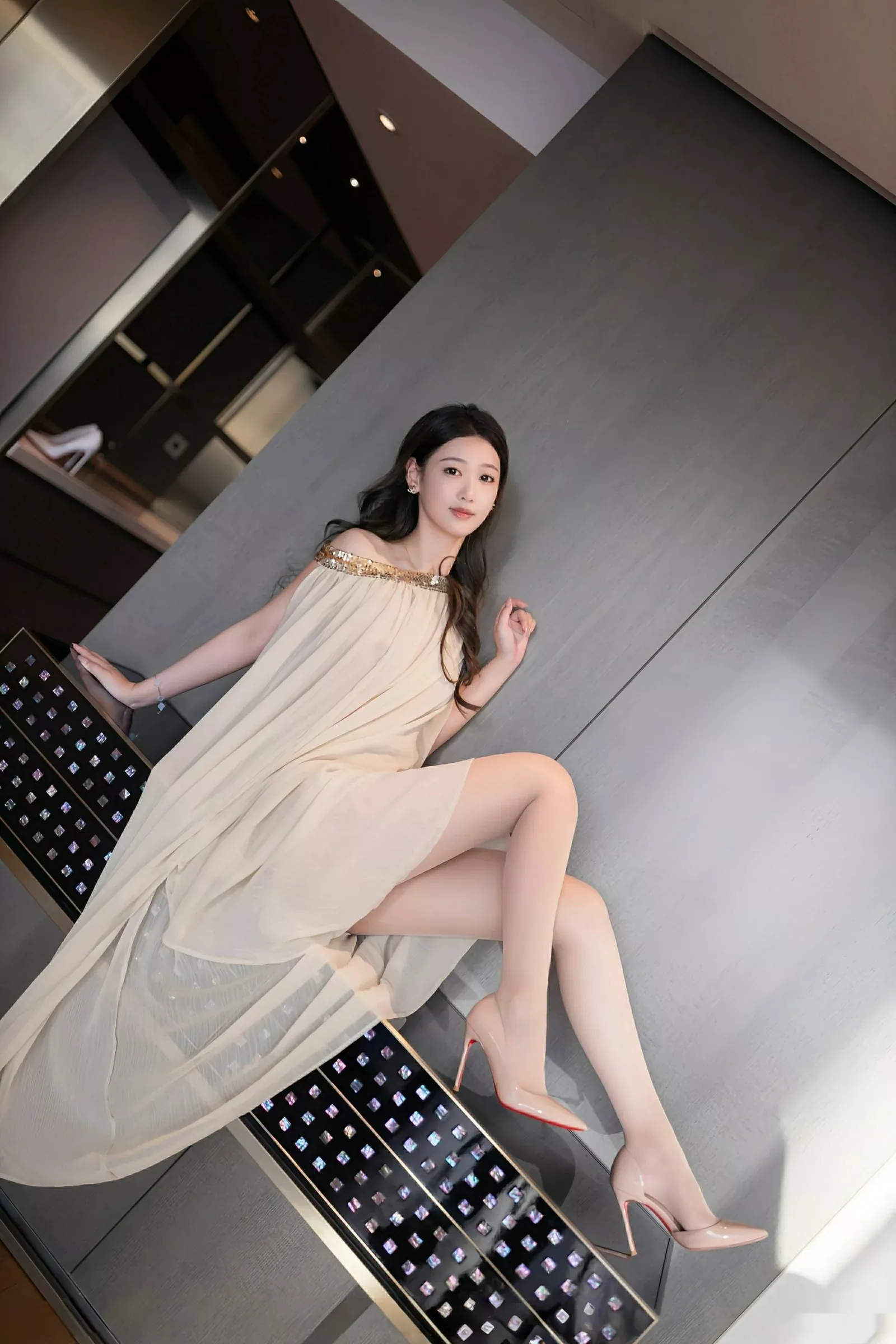 秀人集.com_[XiuRen秀人网]No.10619_模特唐安琪性感浅色薄纱服饰配超薄肉丝秀曼妙身姿完美诱惑写真81P