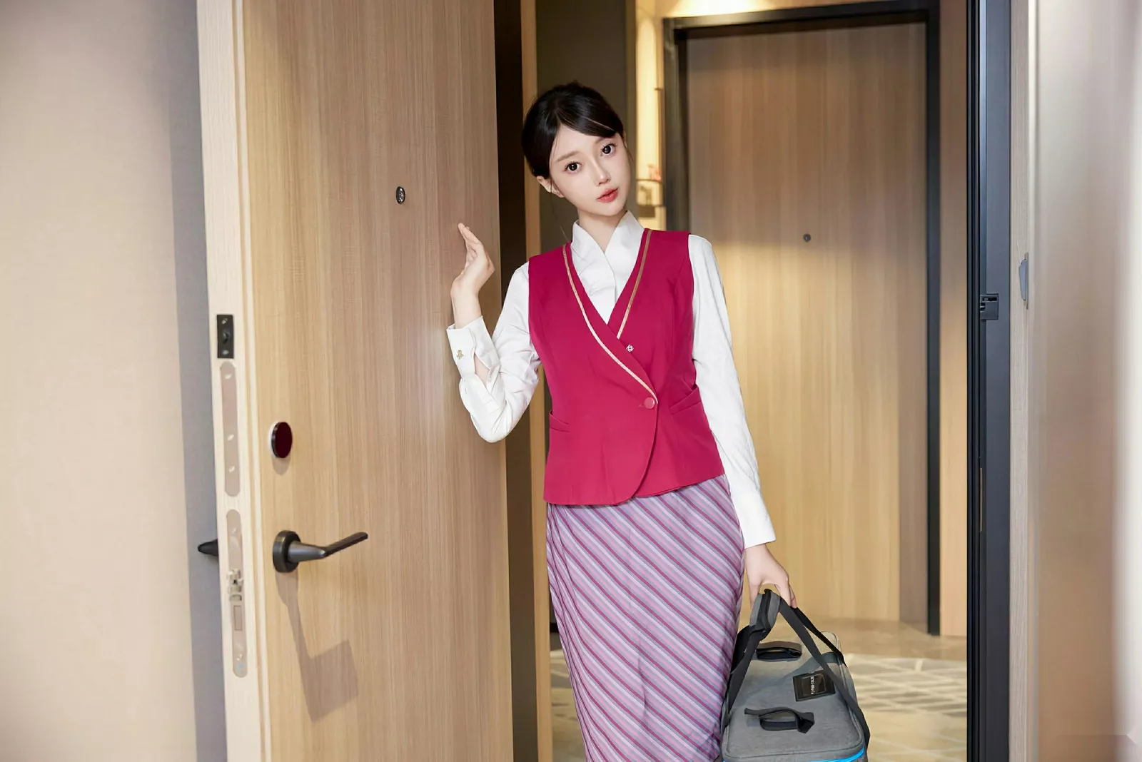 秀人集.com_[XiuRen秀人网]No.10620_模特玥儿玥er性感空姐制服配超薄黑丝秀曼妙身姿迷人诱惑写真70P